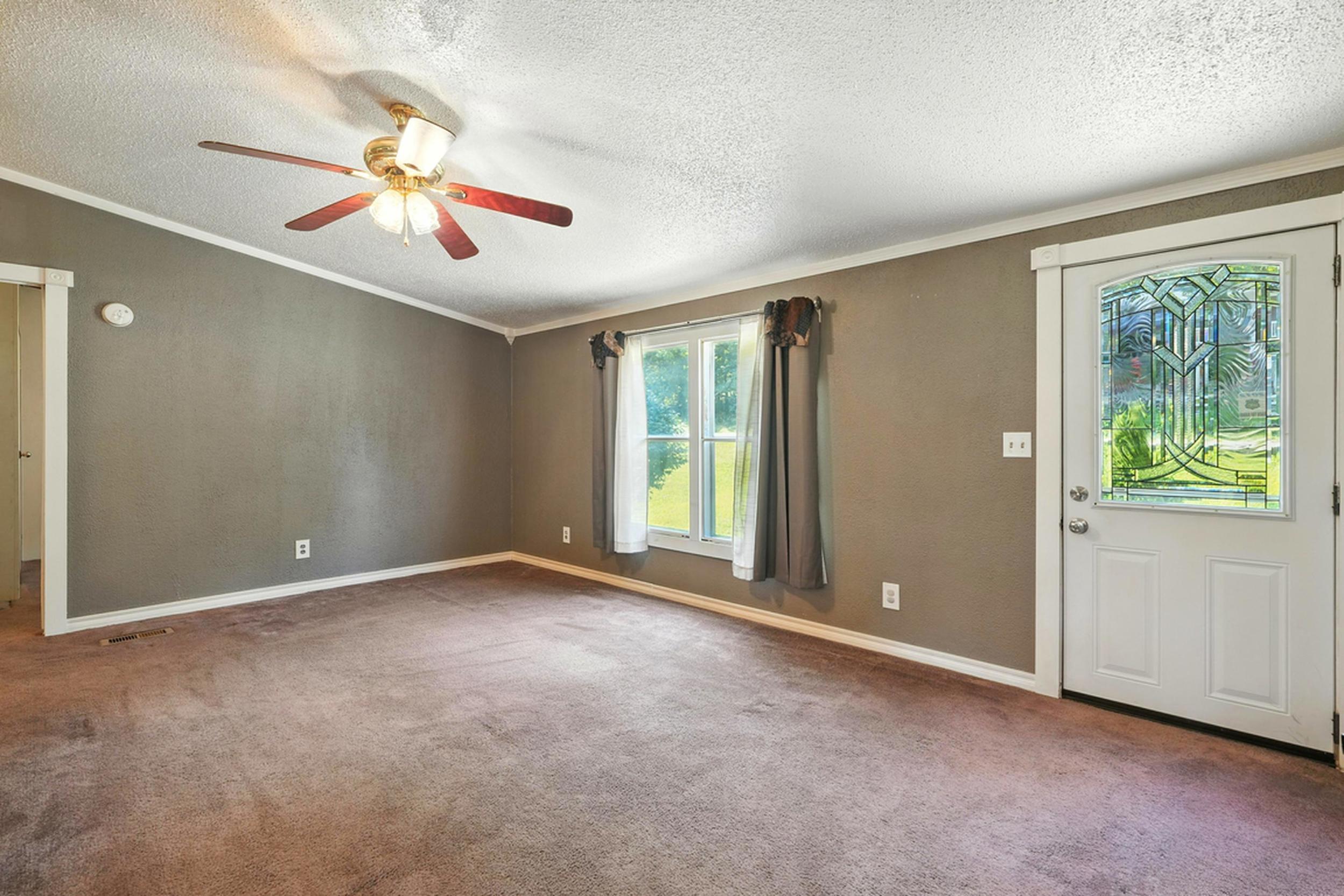 5020 Greenwood Drive Drive Property Photo 3