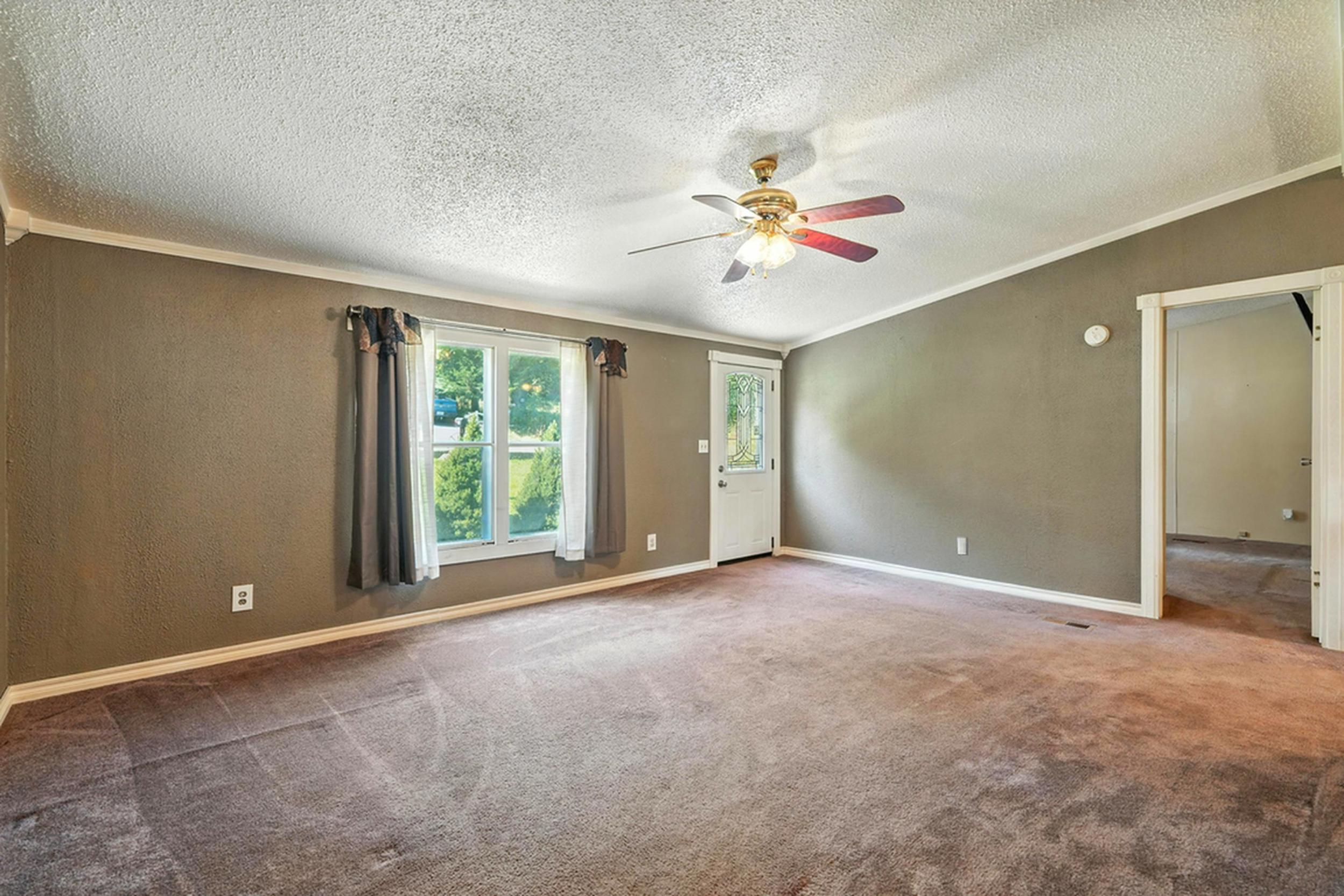 5020 Greenwood Drive Drive Property Photo 4