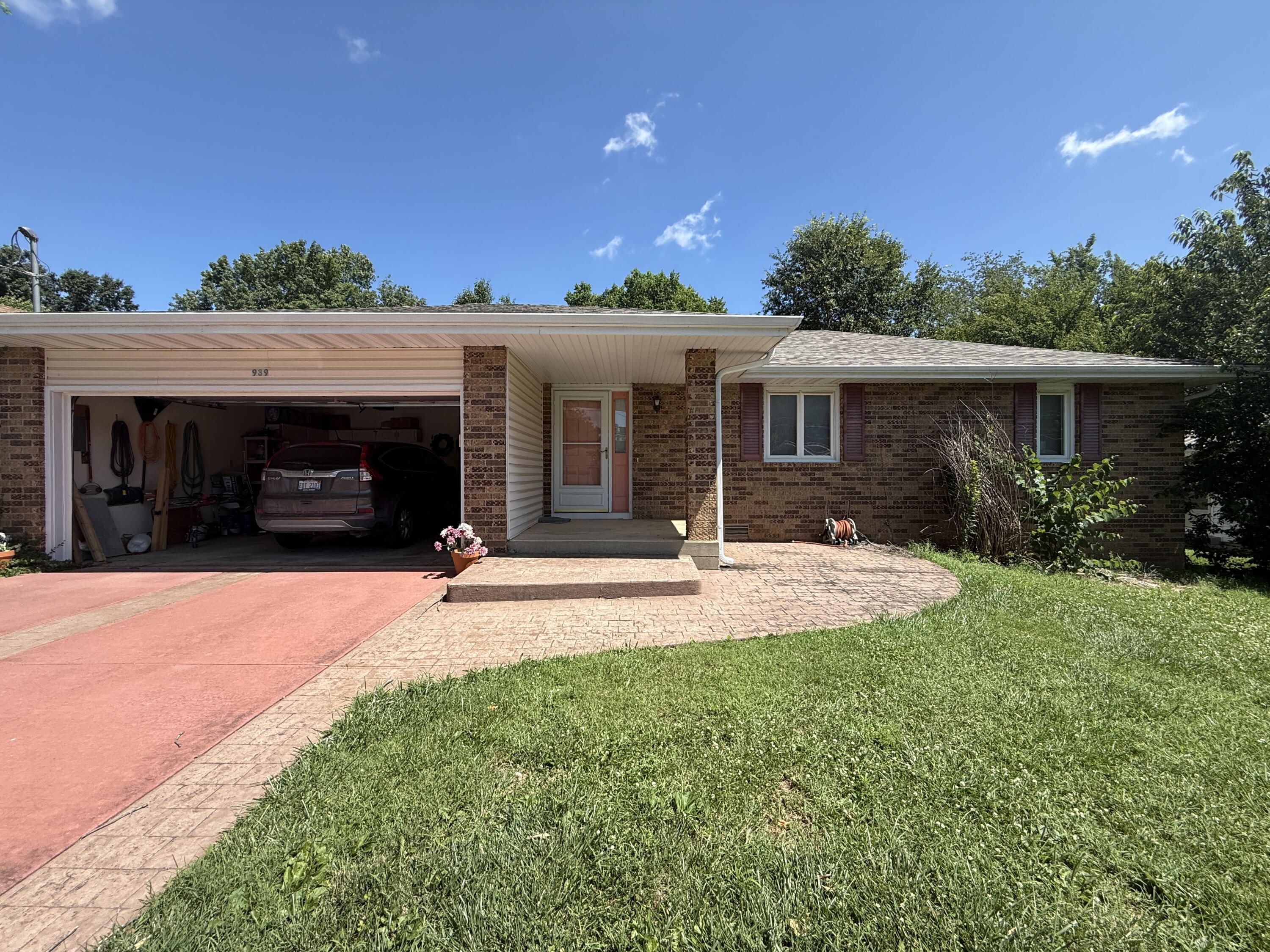 939 East Redbud Lane Property Photo 1