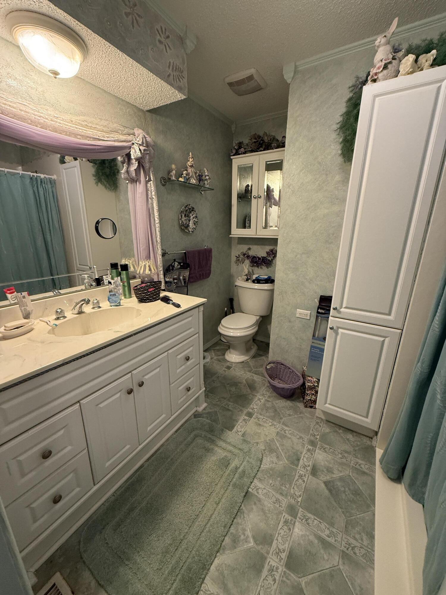 939 East Redbud Lane Property Photo 14