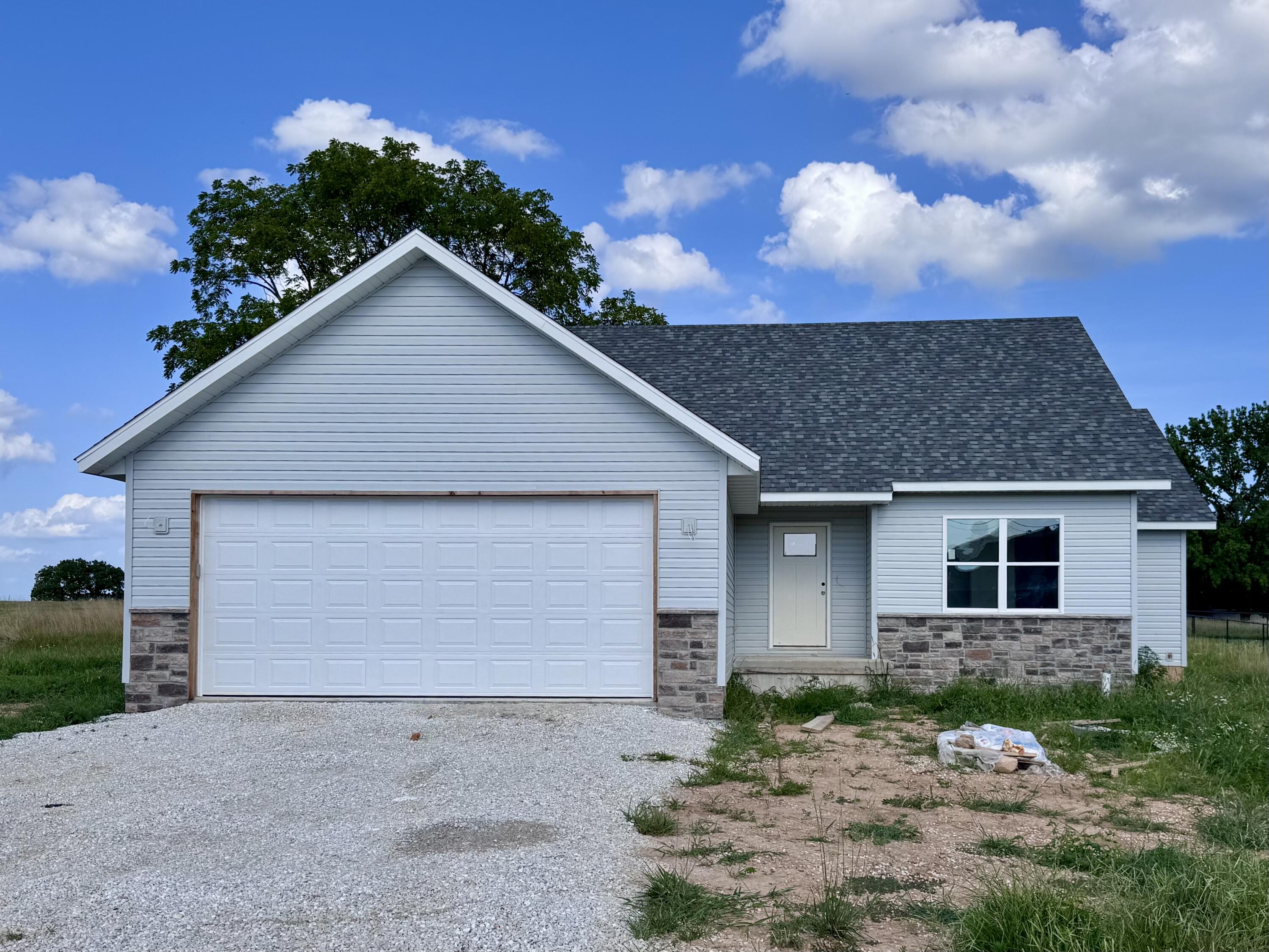 384 North Oak Avenue Property Photo 1