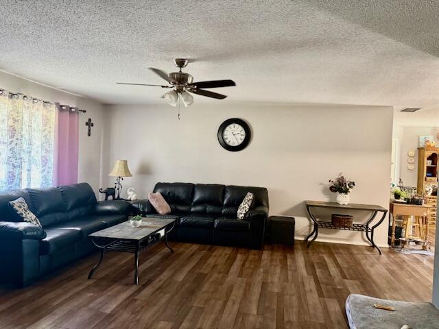 2701 Paula Drive Property Photo 4