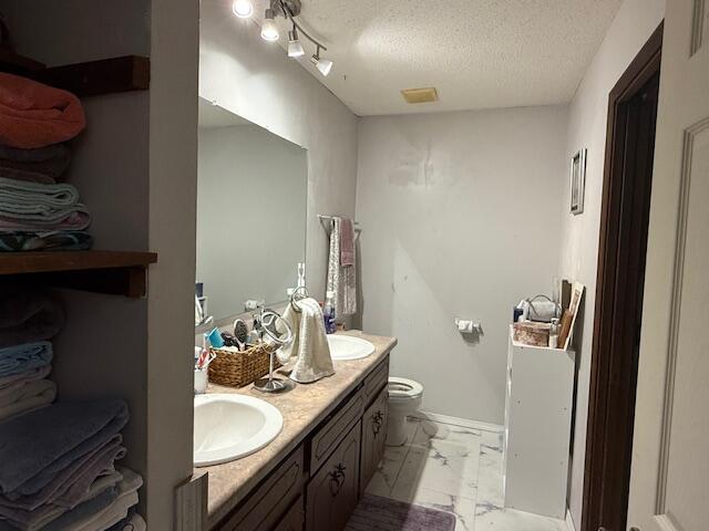 2701 Paula Drive Property Photo 10
