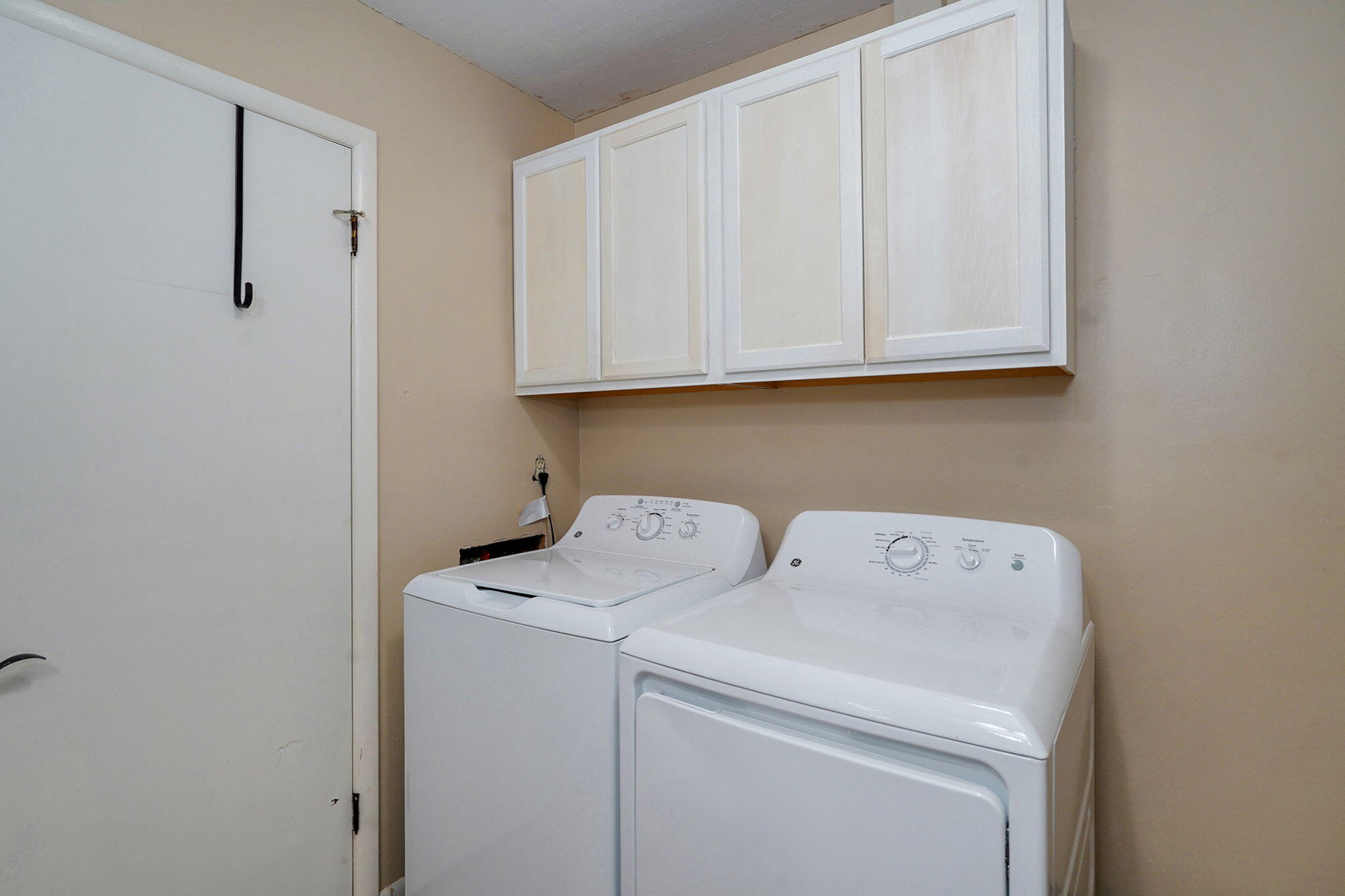 215 West Kingsbury Street Property Photo 18