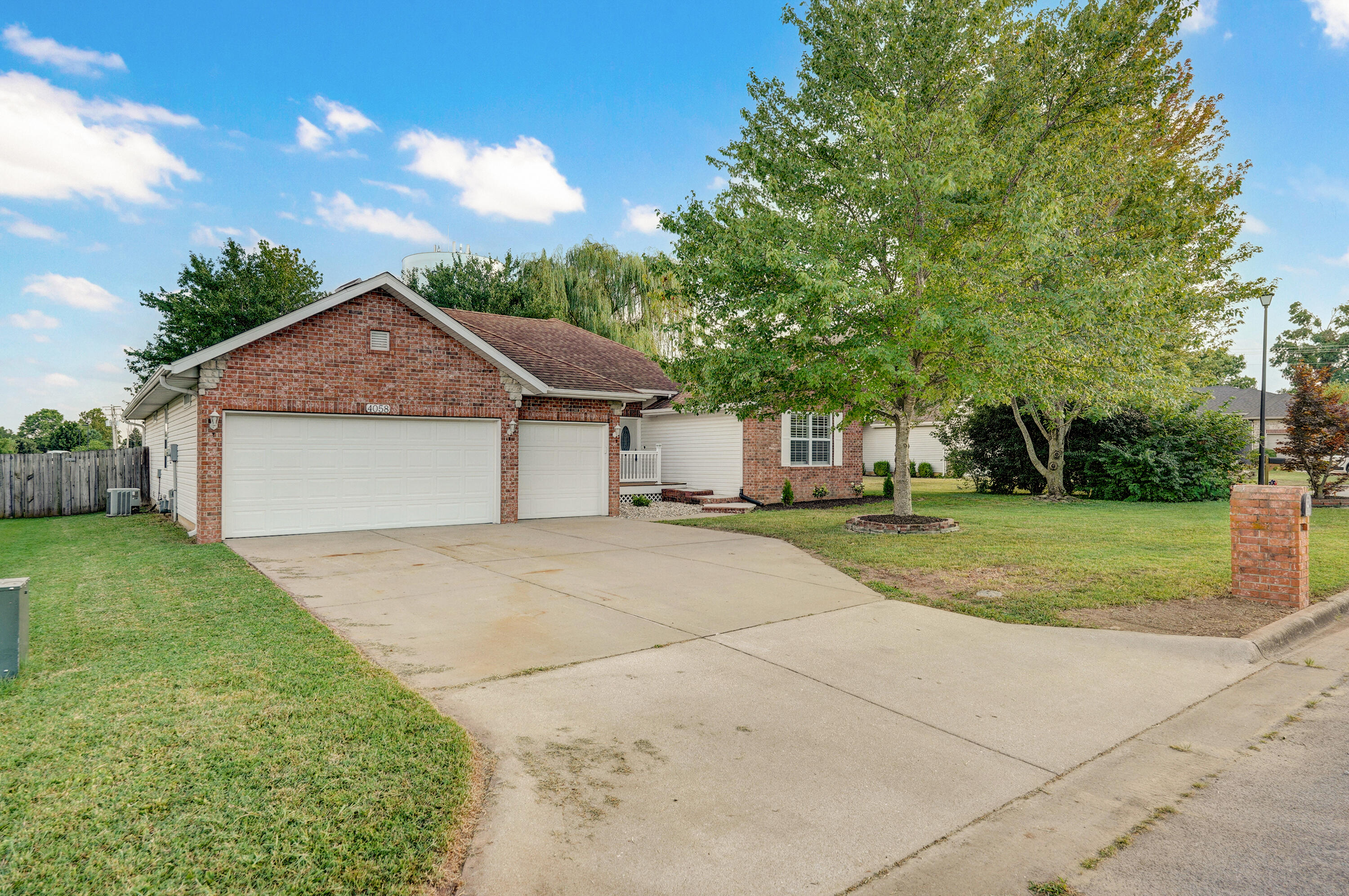 4058 West Monterry Court Property Photo 3