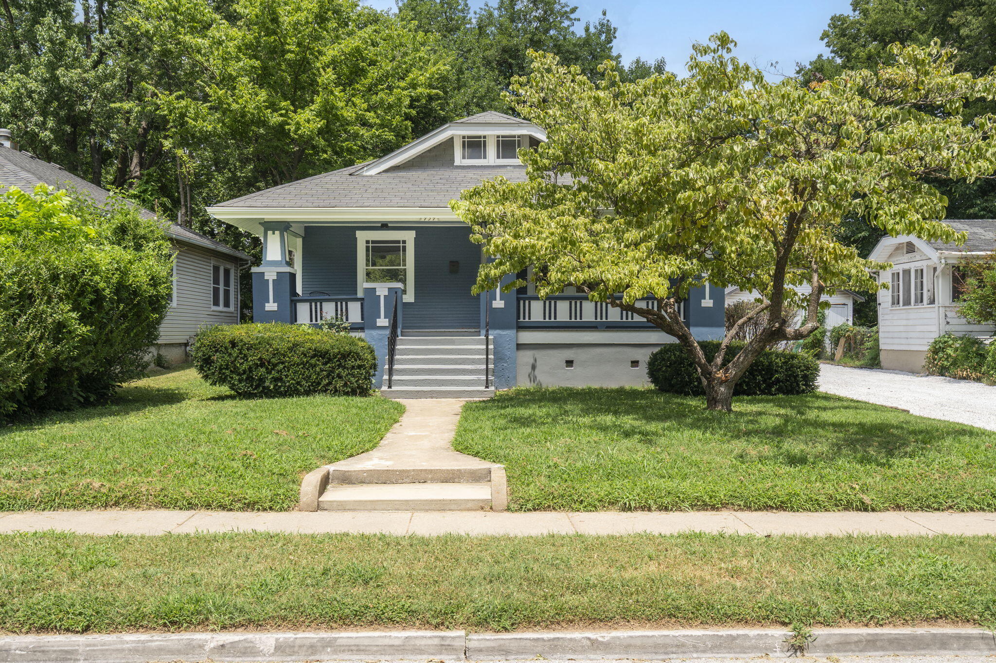 939 East Loren Street Property Photo 2