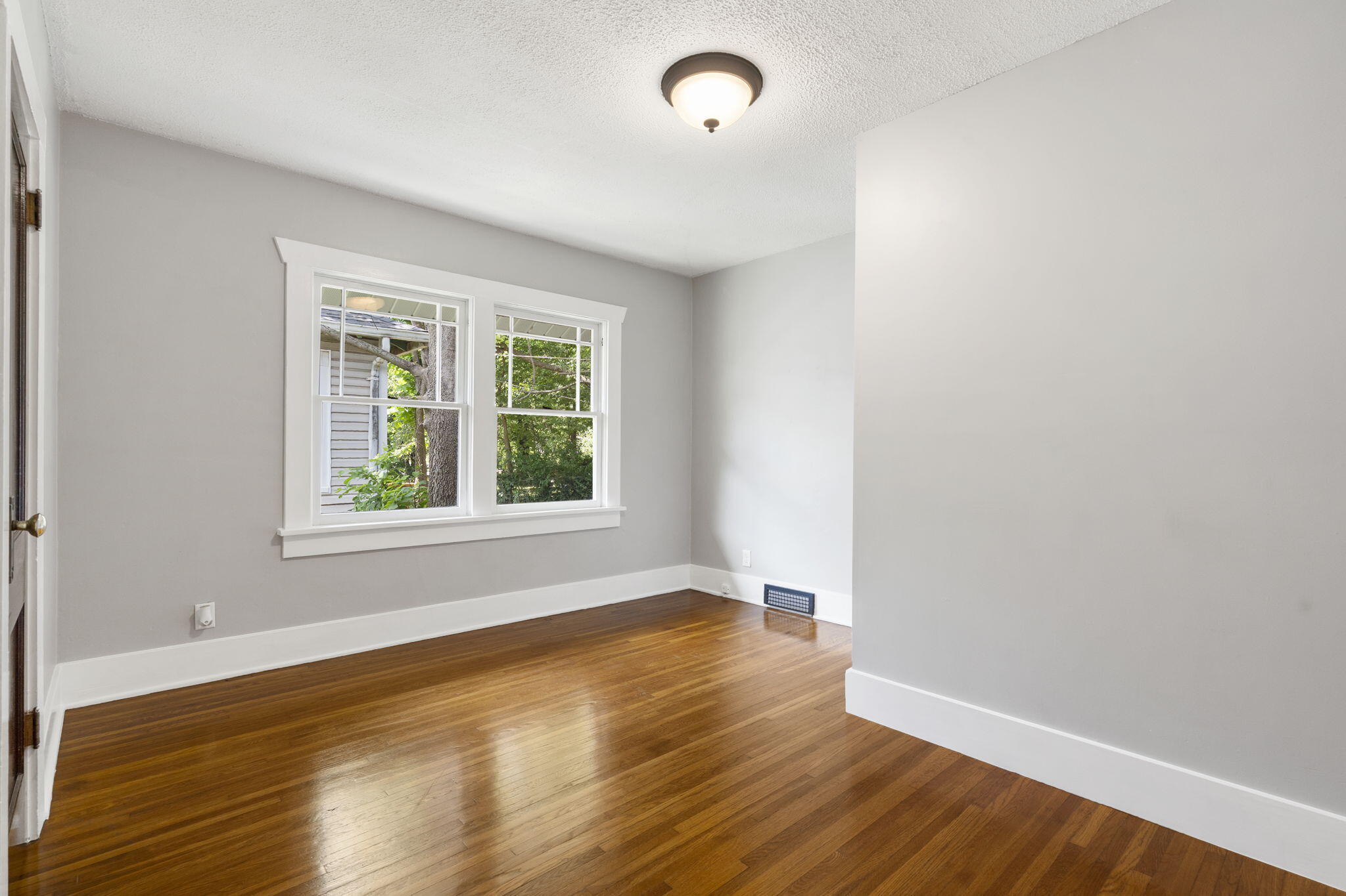 939 East Loren Street Property Photo 22