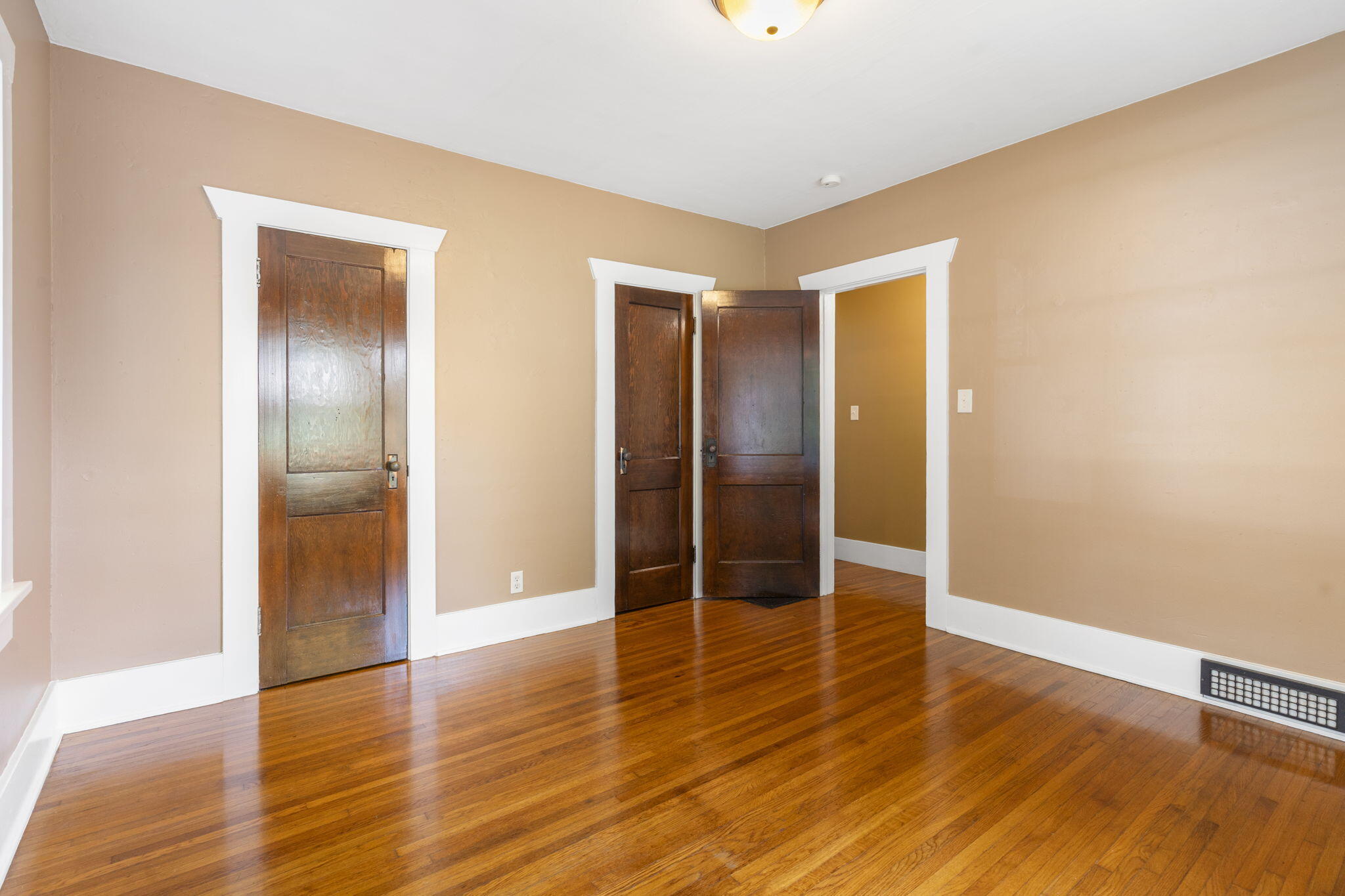 939 East Loren Street Property Photo 25