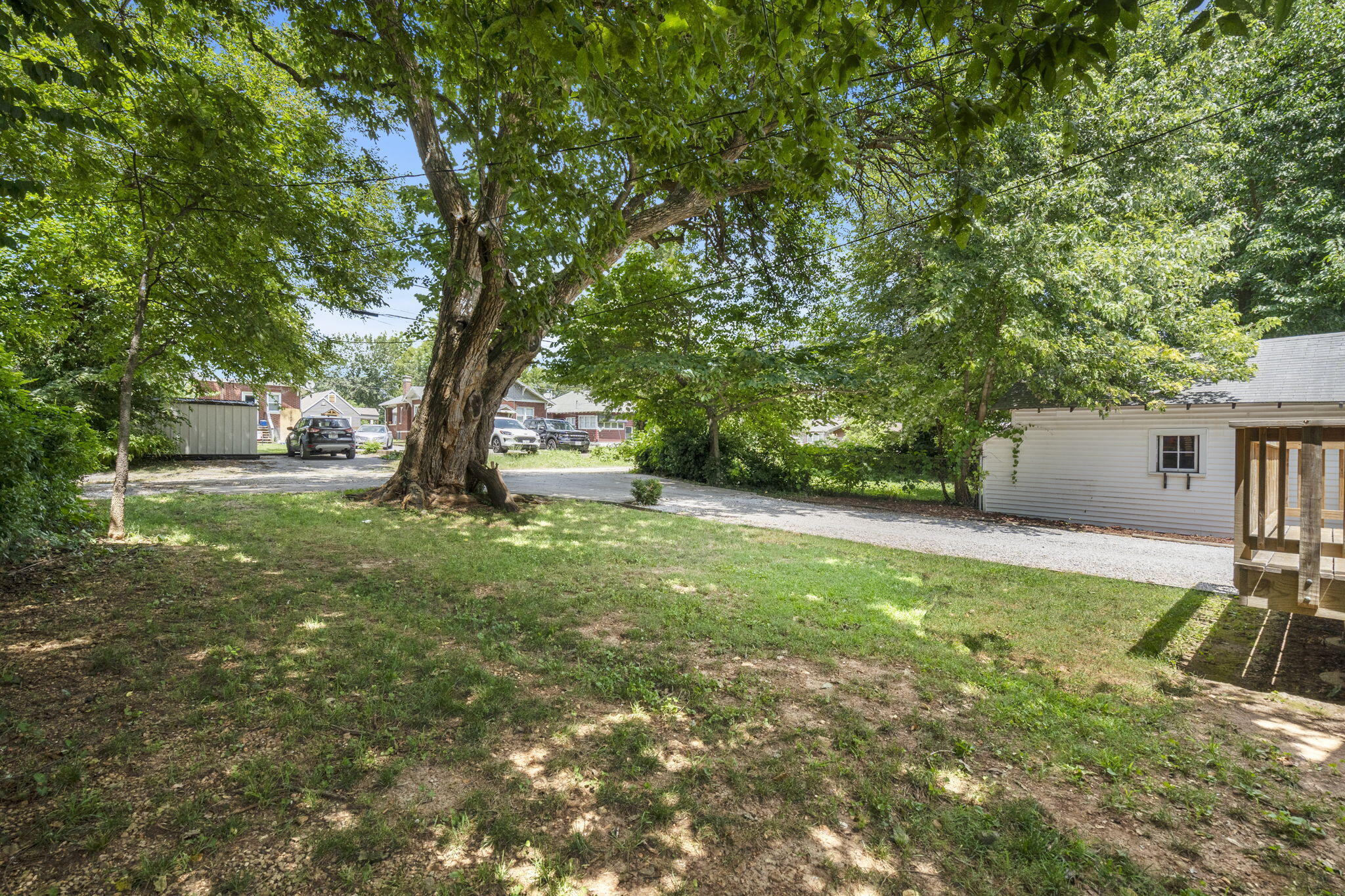939 East Loren Street Property Photo 34