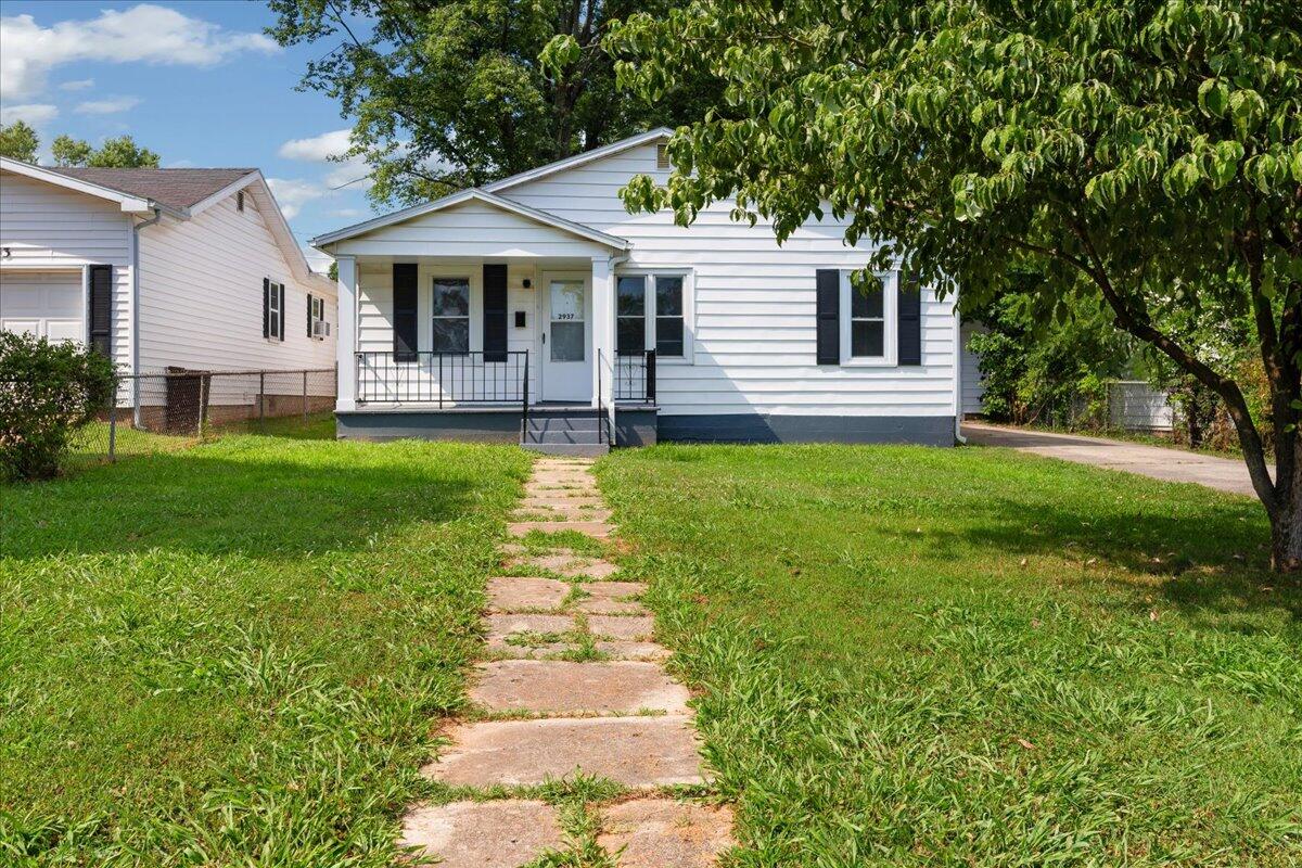 2937 West Walnut Street Property Photo 2