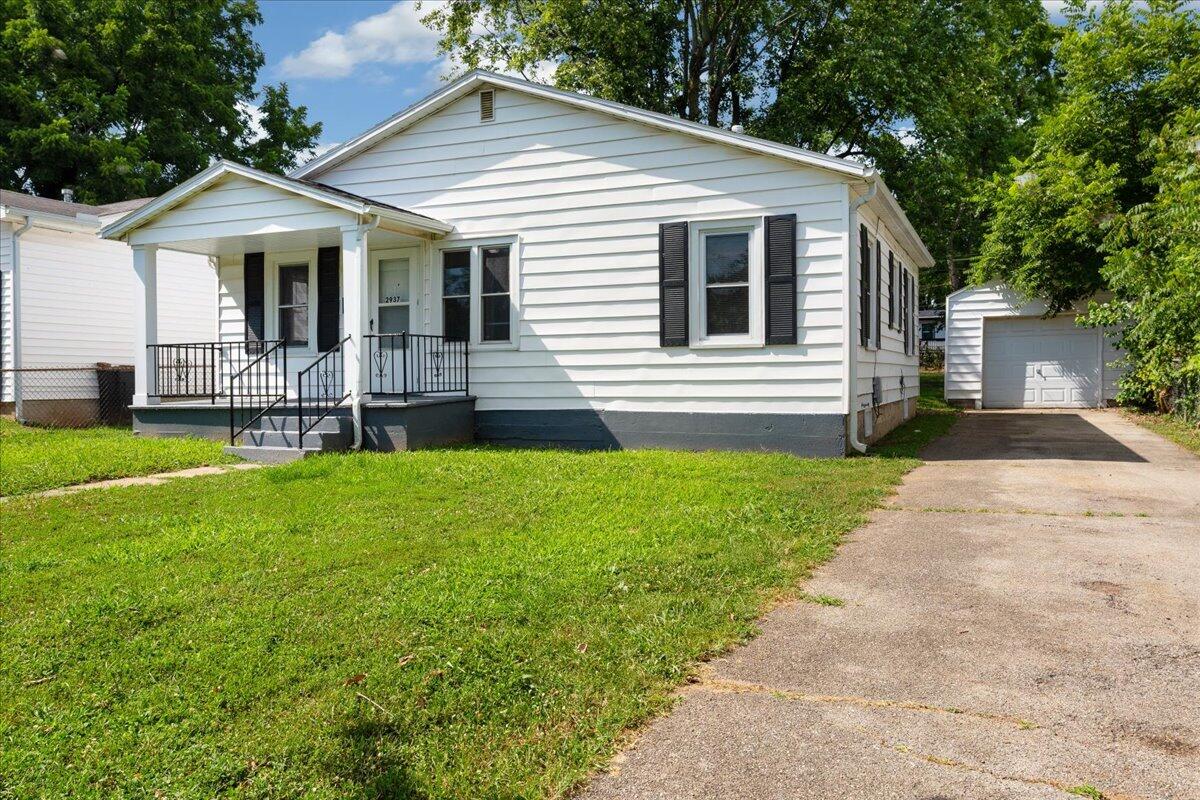 2937 West Walnut Street Property Photo 3