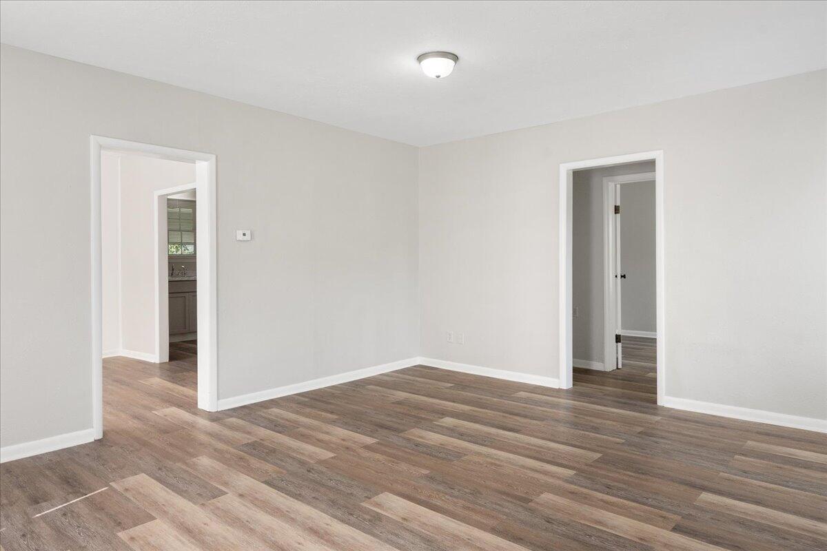 2937 West Walnut Street Property Photo 9
