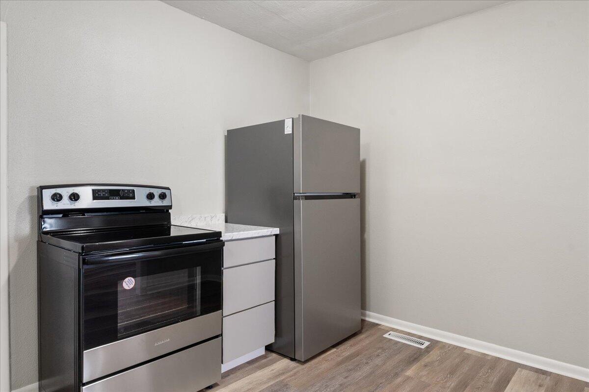 2937 West Walnut Street Property Photo 13
