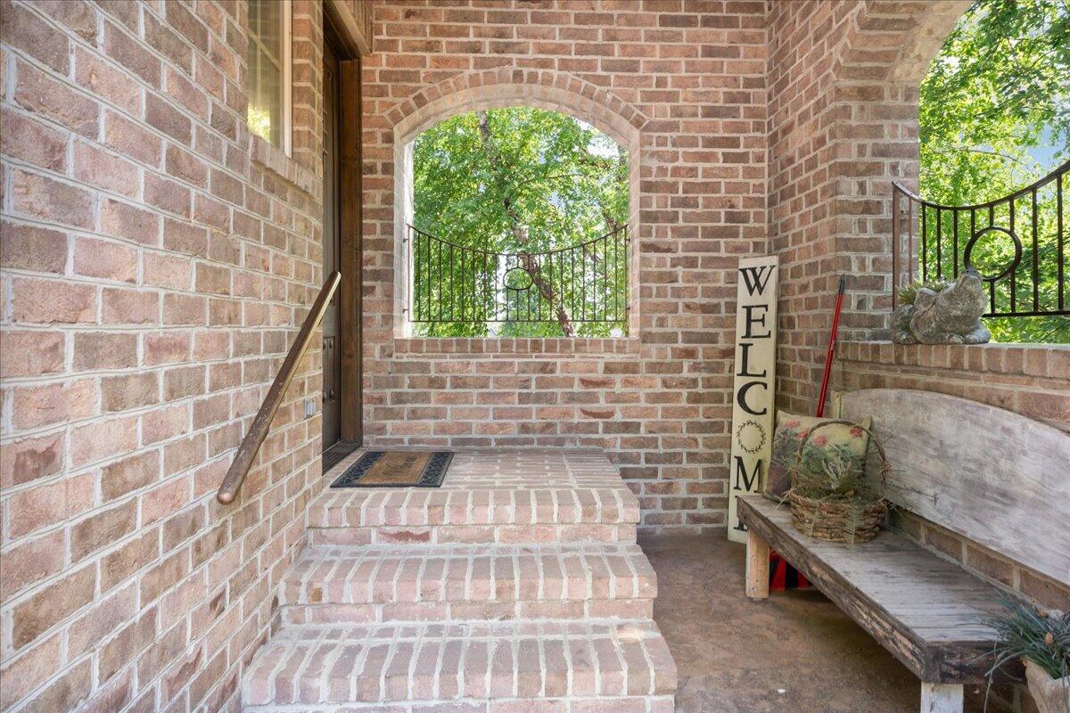 823 East Donegal Circle Property Photo 4