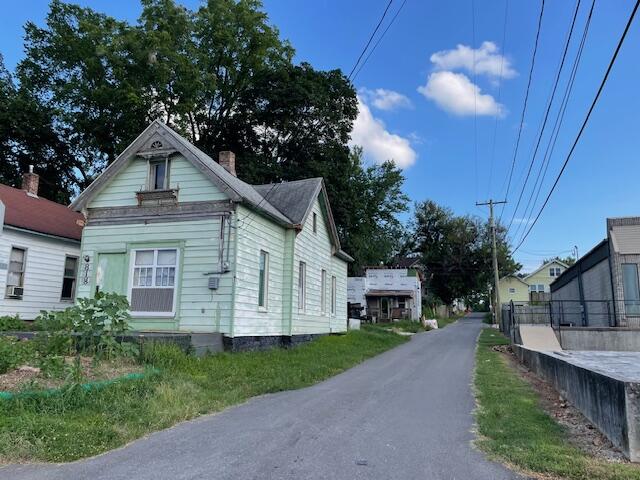 818 West College Street Property Photo 1