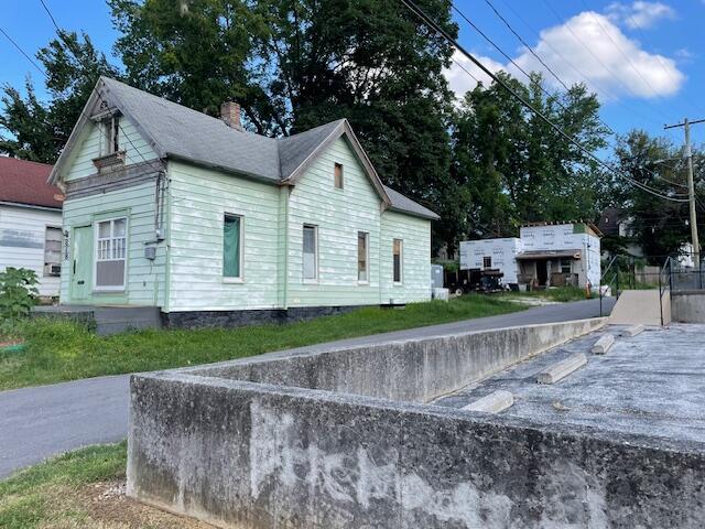 818 West College Street Property Photo 2