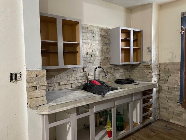 818 West College Street Property Photo 4
