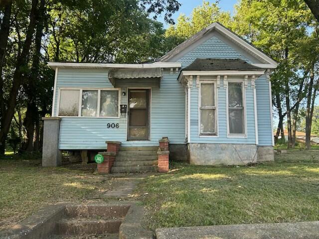 818 West College Street Property Photo 9