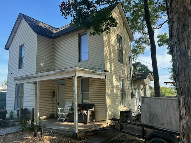 818 West College Street Property Photo 11