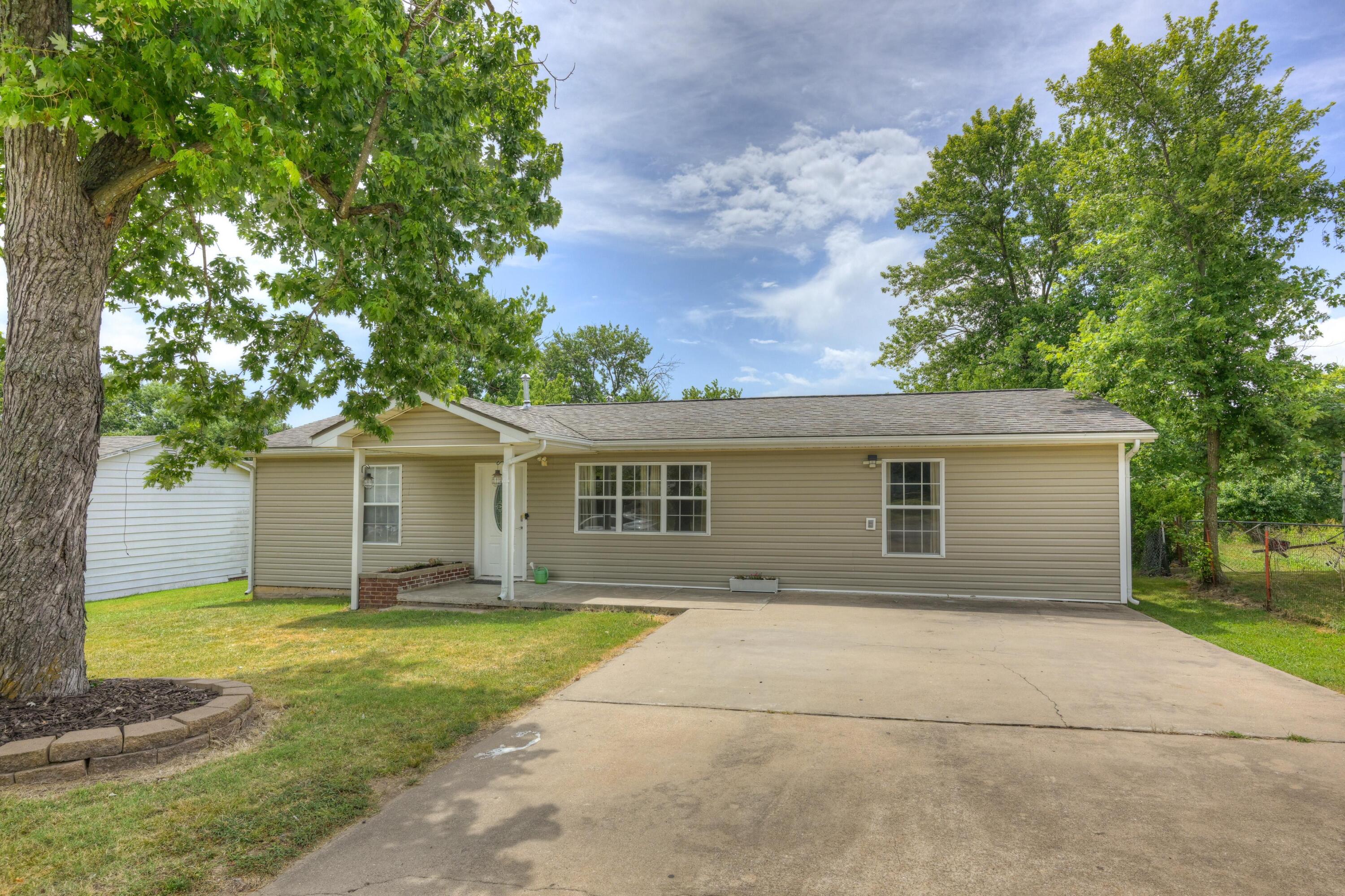 1407 Greenwood Boulevard Property Photo 2