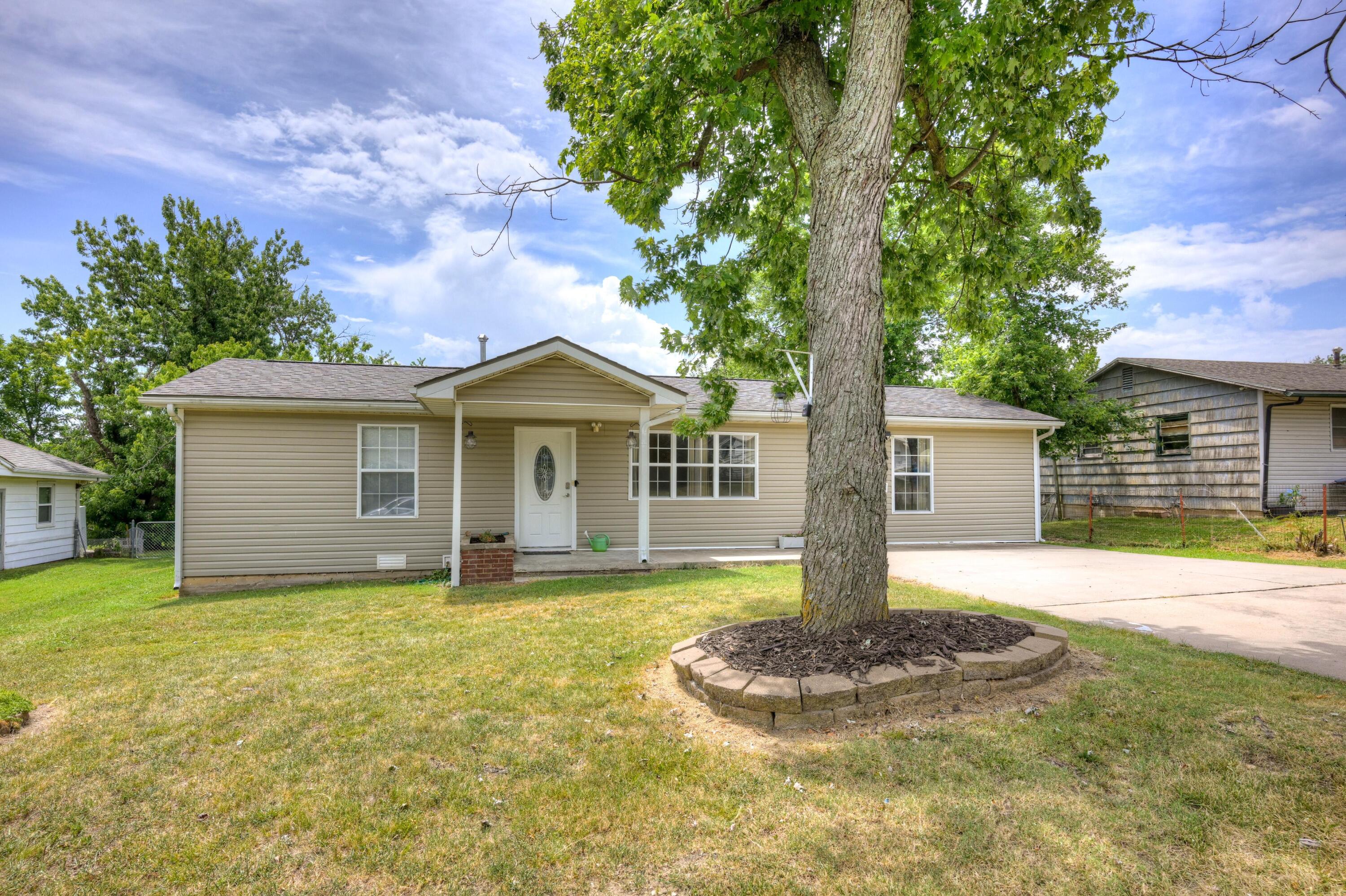 1407 Greenwood Boulevard Property Photo 3