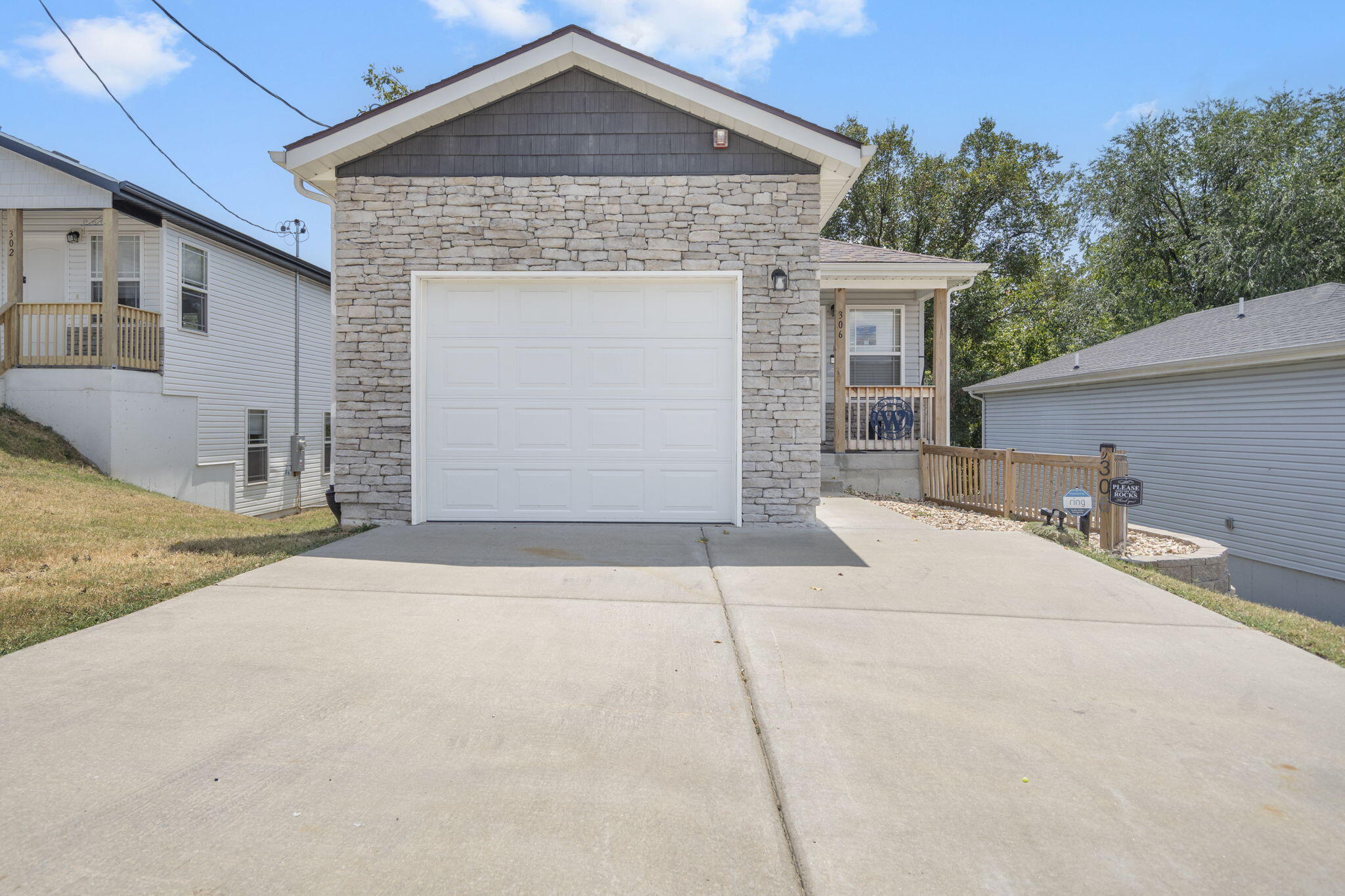 306 West College Street Property Photo 1