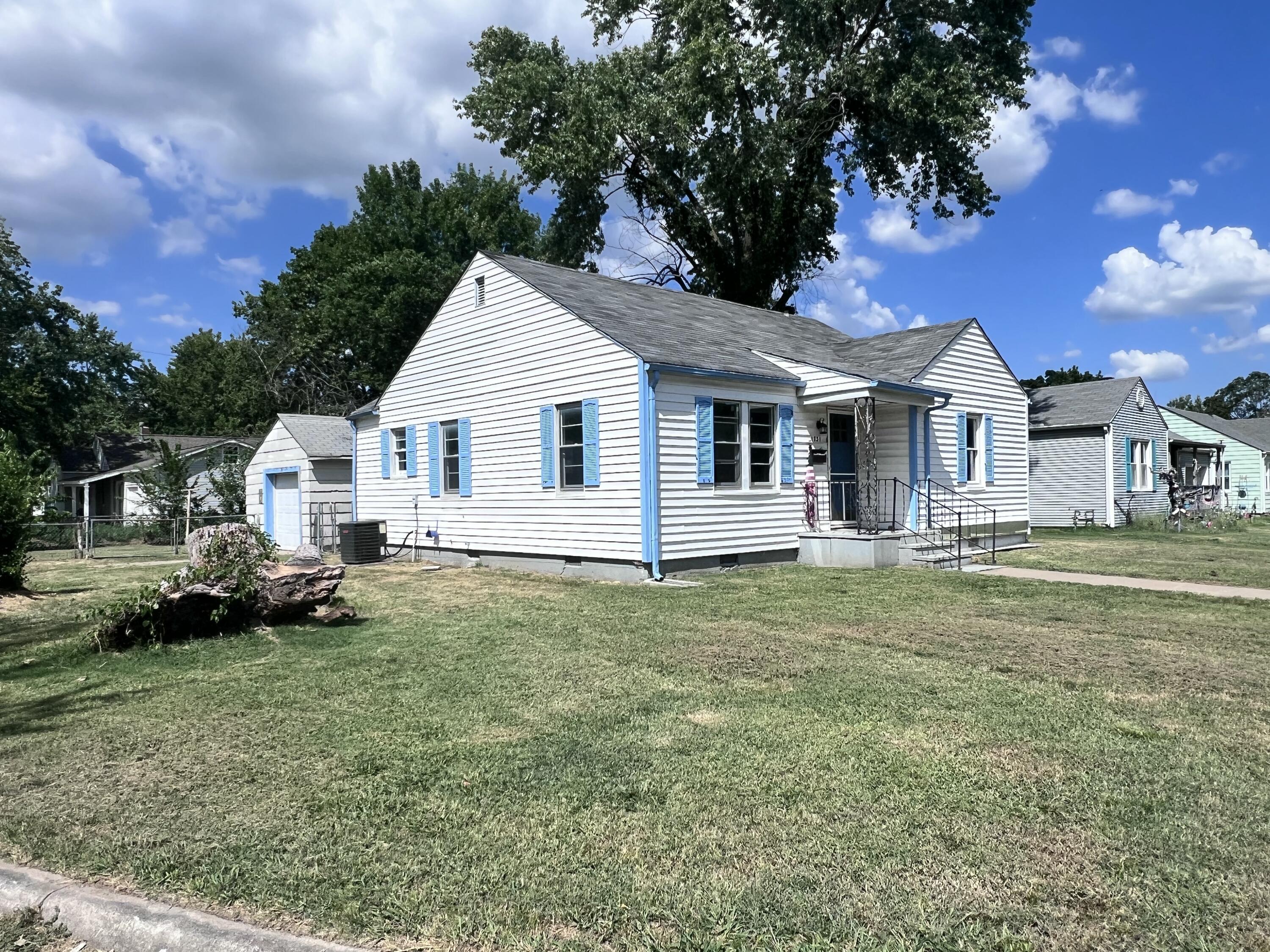 1731 Hillcrest Drive Property Photo 2