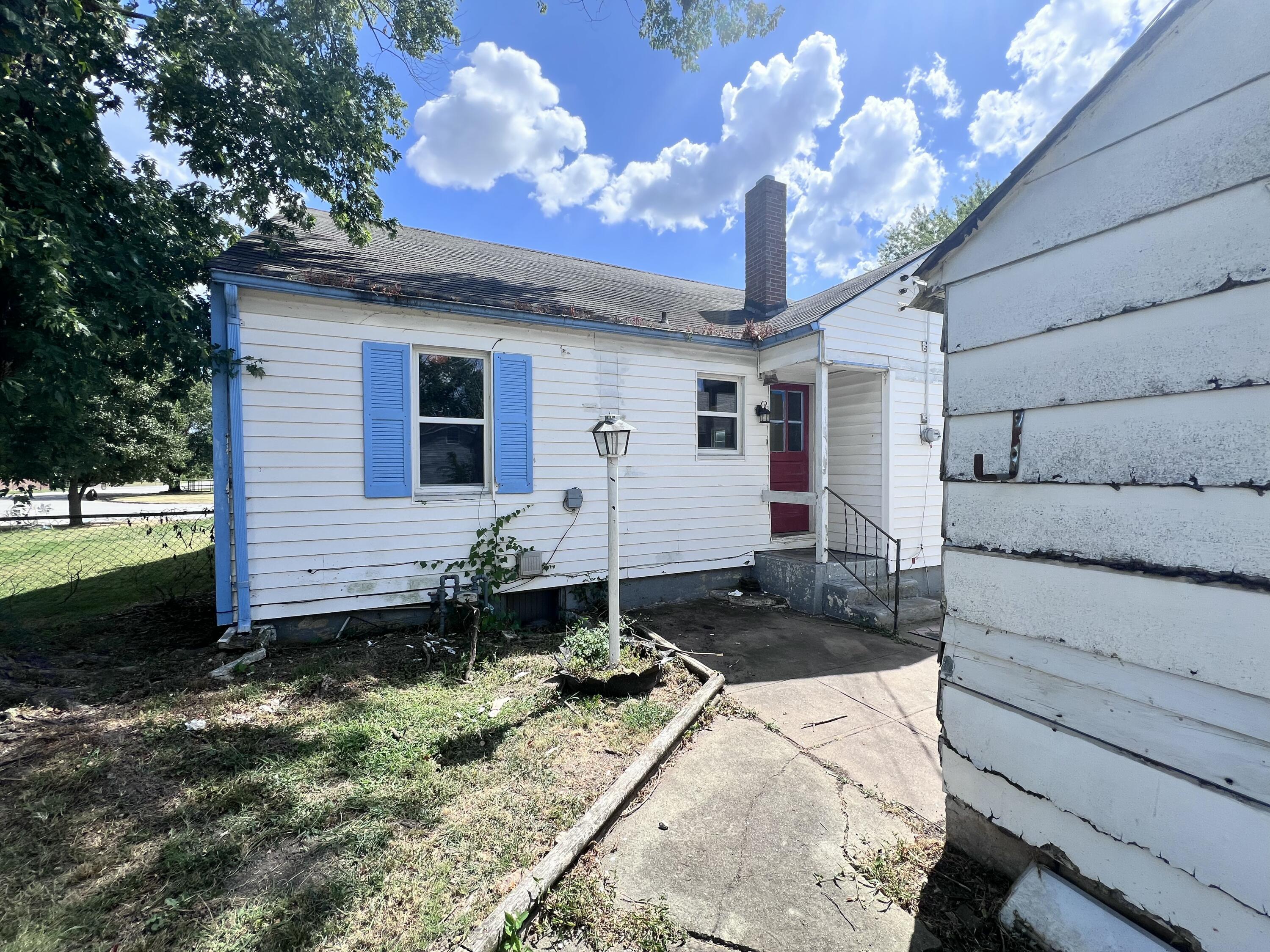 1731 Hillcrest Drive Property Photo 3