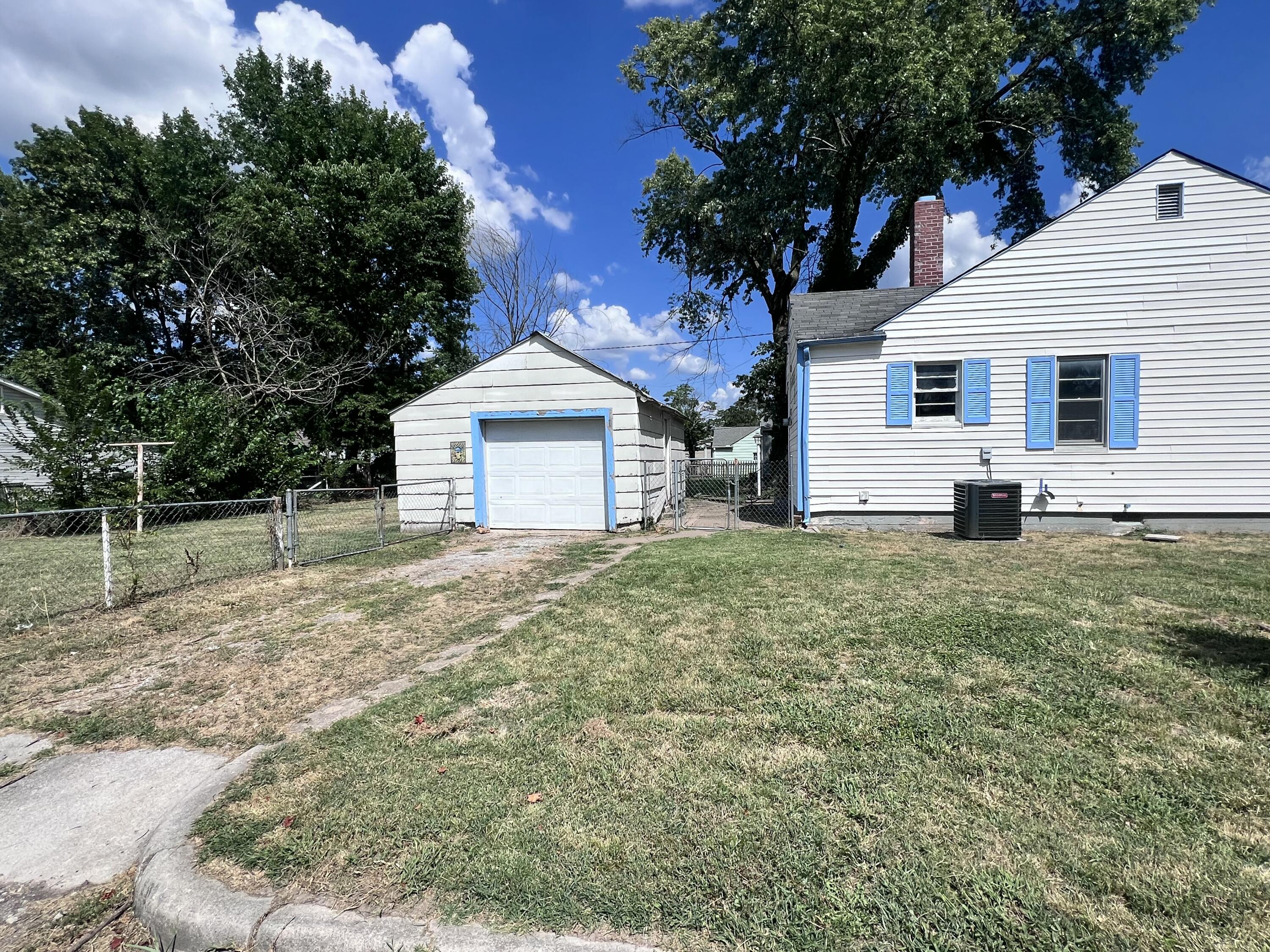 1731 Hillcrest Drive Property Photo 4