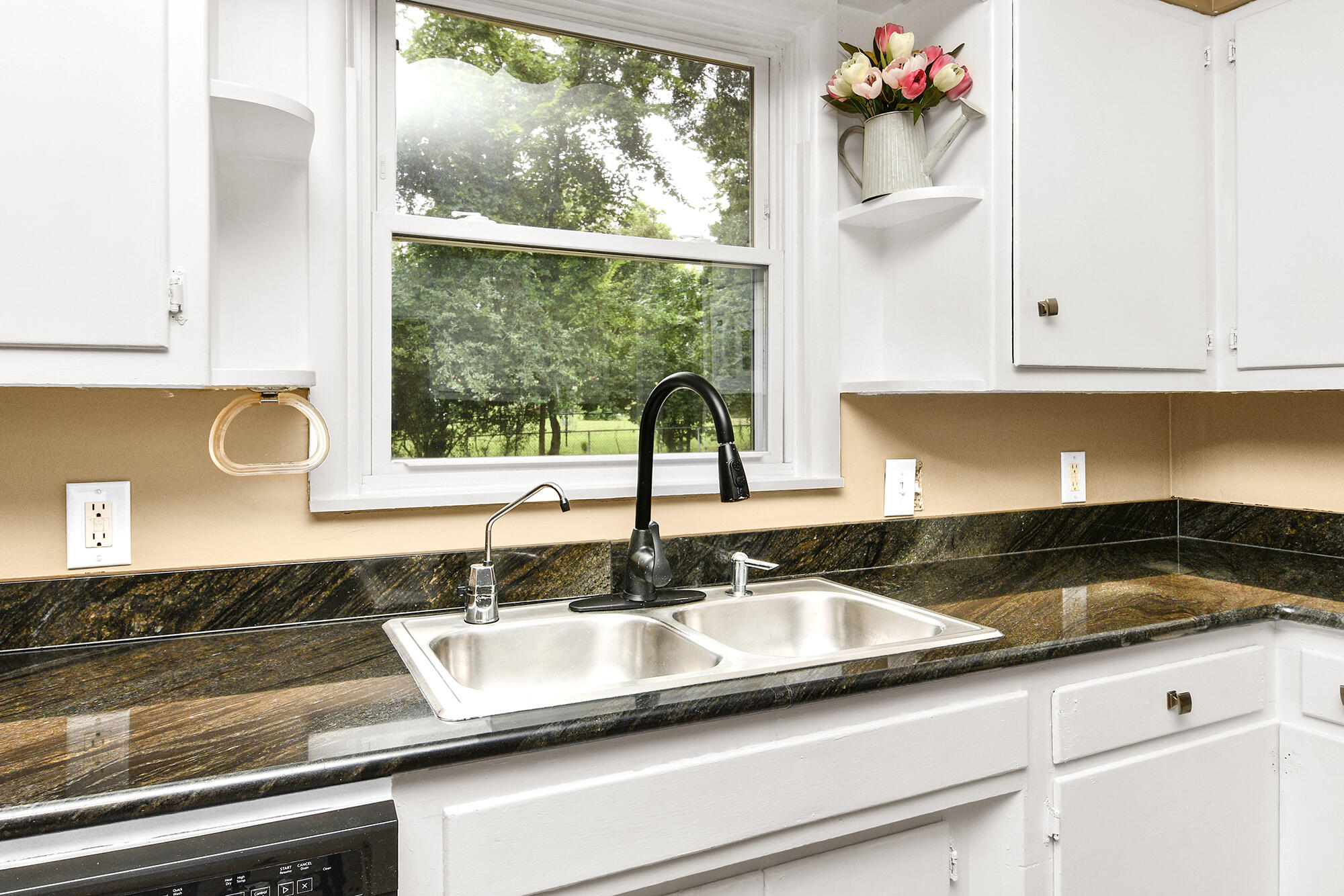 1623 South Link Avenue Property Photo 12