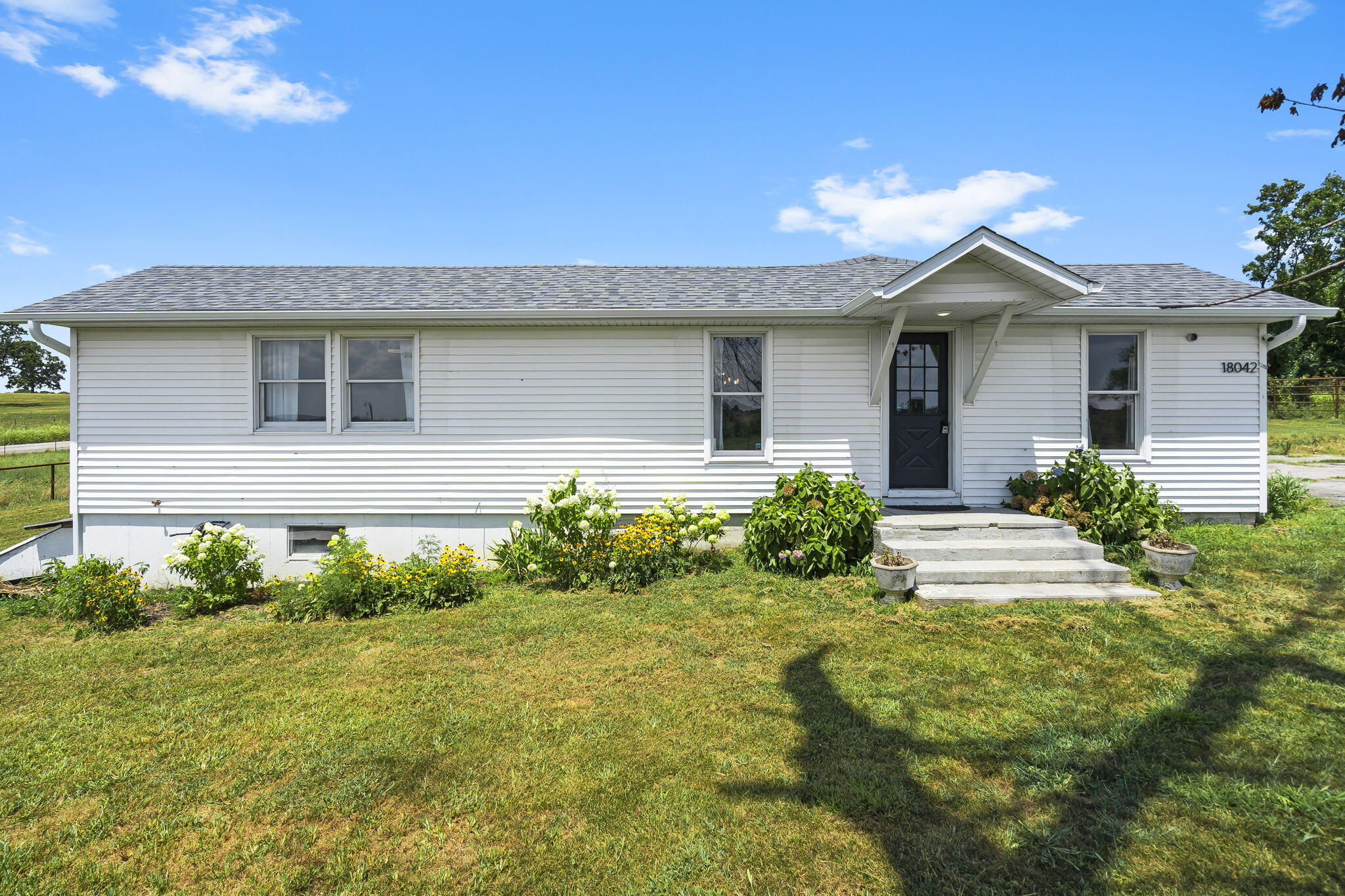 18042 Lawrence 2230 Property Photo 1