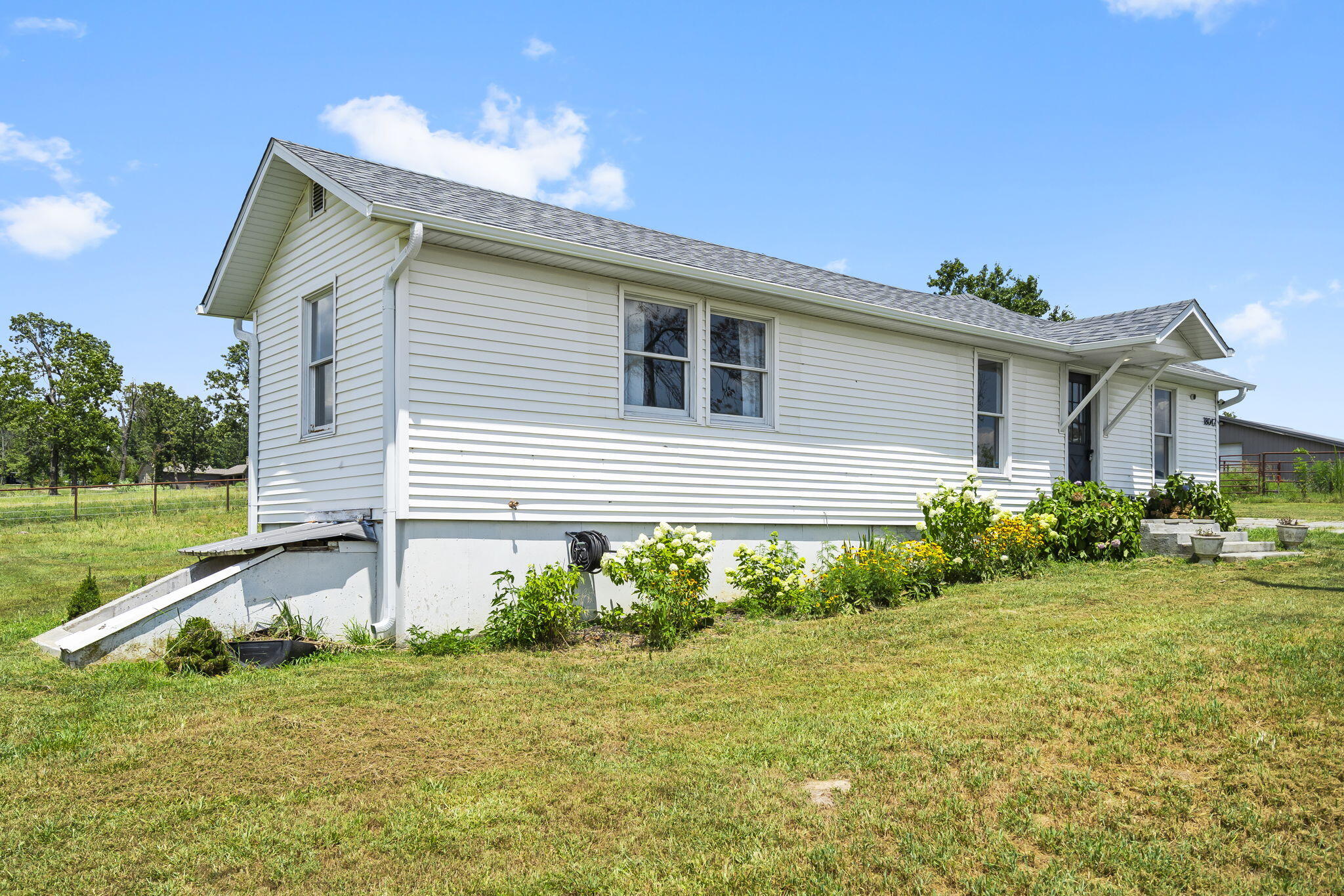 18042 Lawrence 2230 Property Photo 2