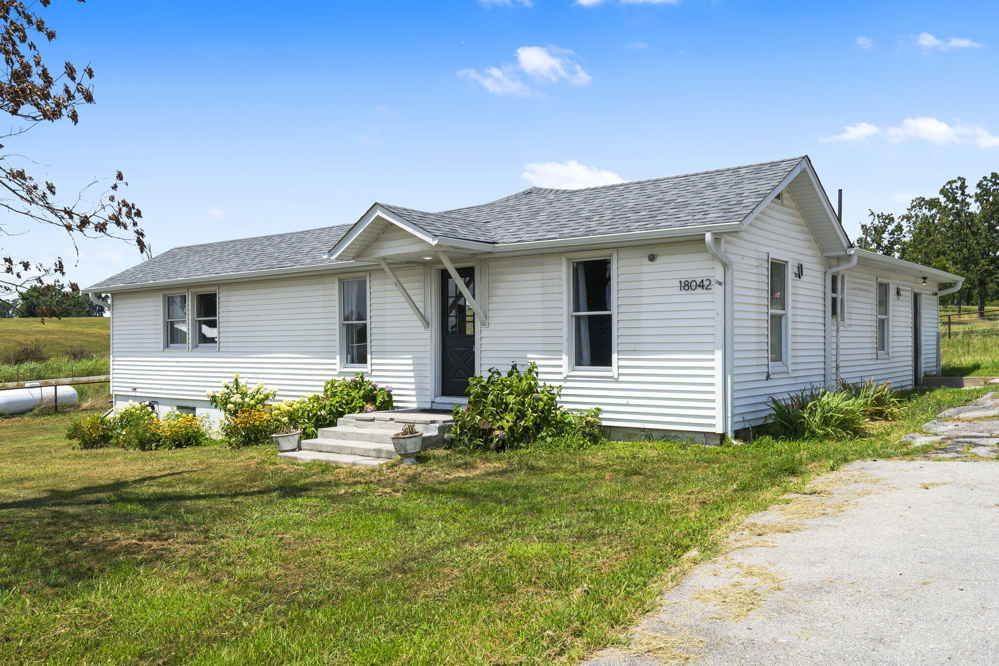 18042 Lawrence 2230 Property Photo 3