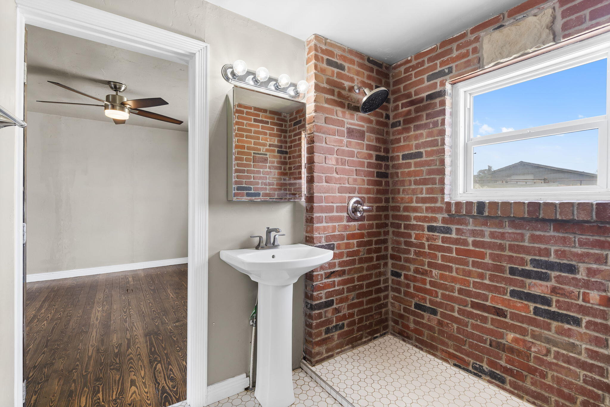18042 Lawrence 2230 Property Photo 15