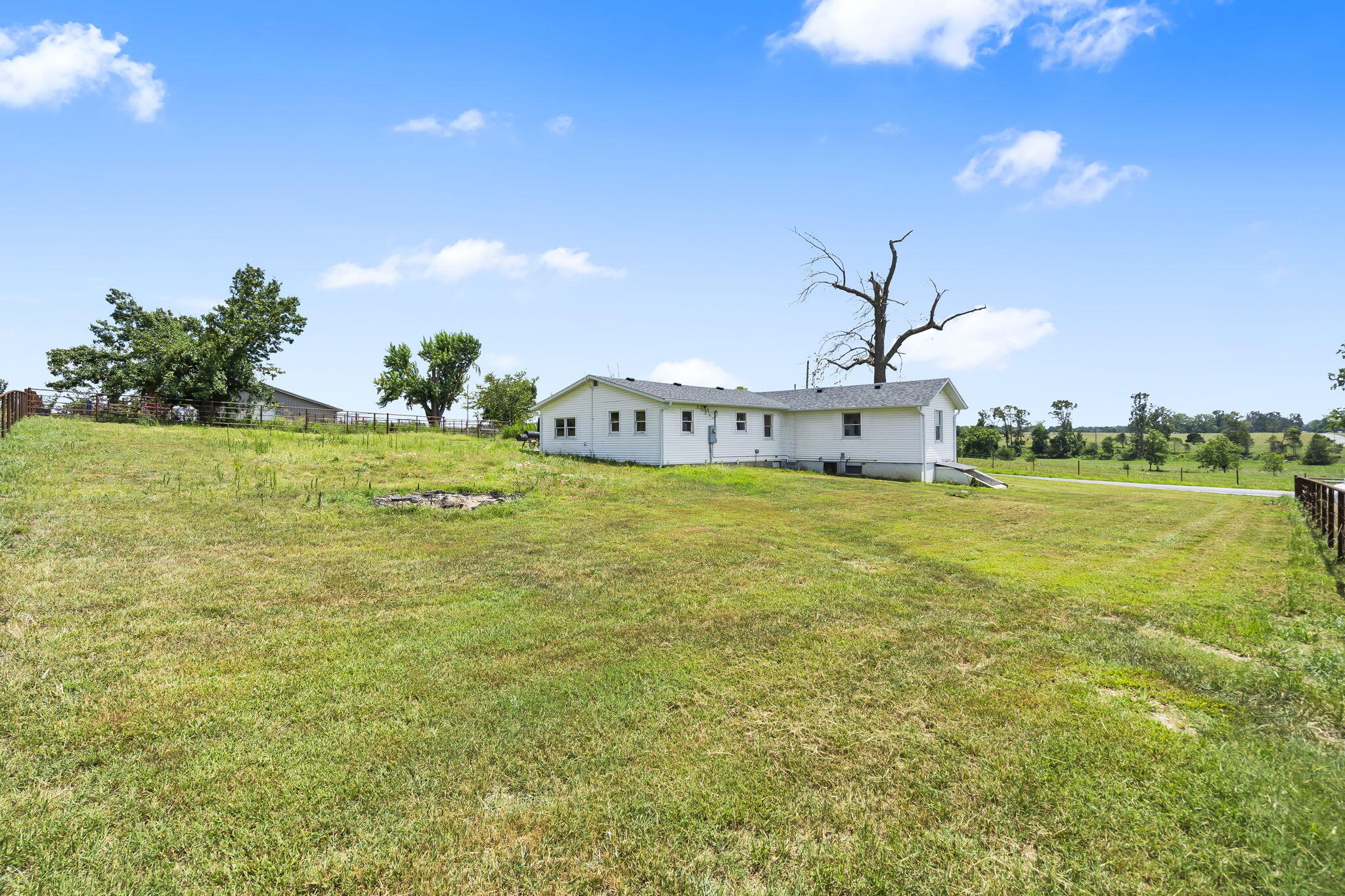 18042 Lawrence 2230 Property Photo 25