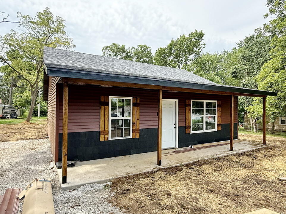 206 West Fields Boulevard Property Photo 1