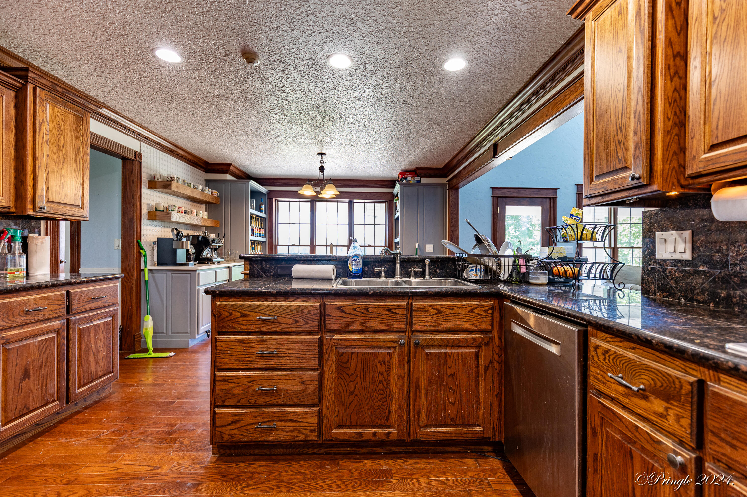 10567 County Road 8130 Property Photo 4