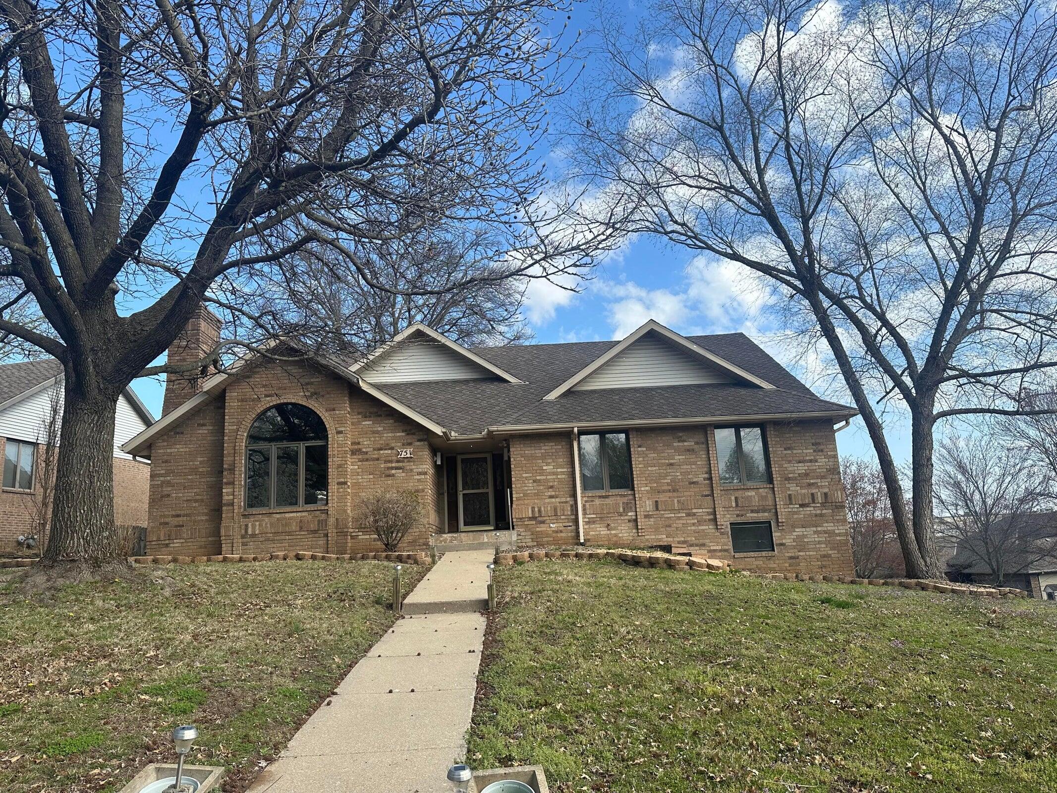 751 West Sherwood Drive Property Photo 1