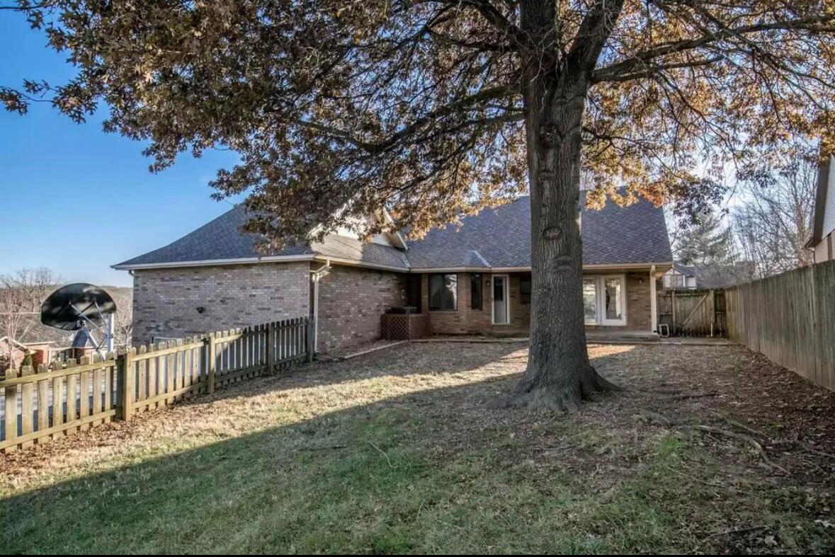 751 West Sherwood Drive Property Photo 5