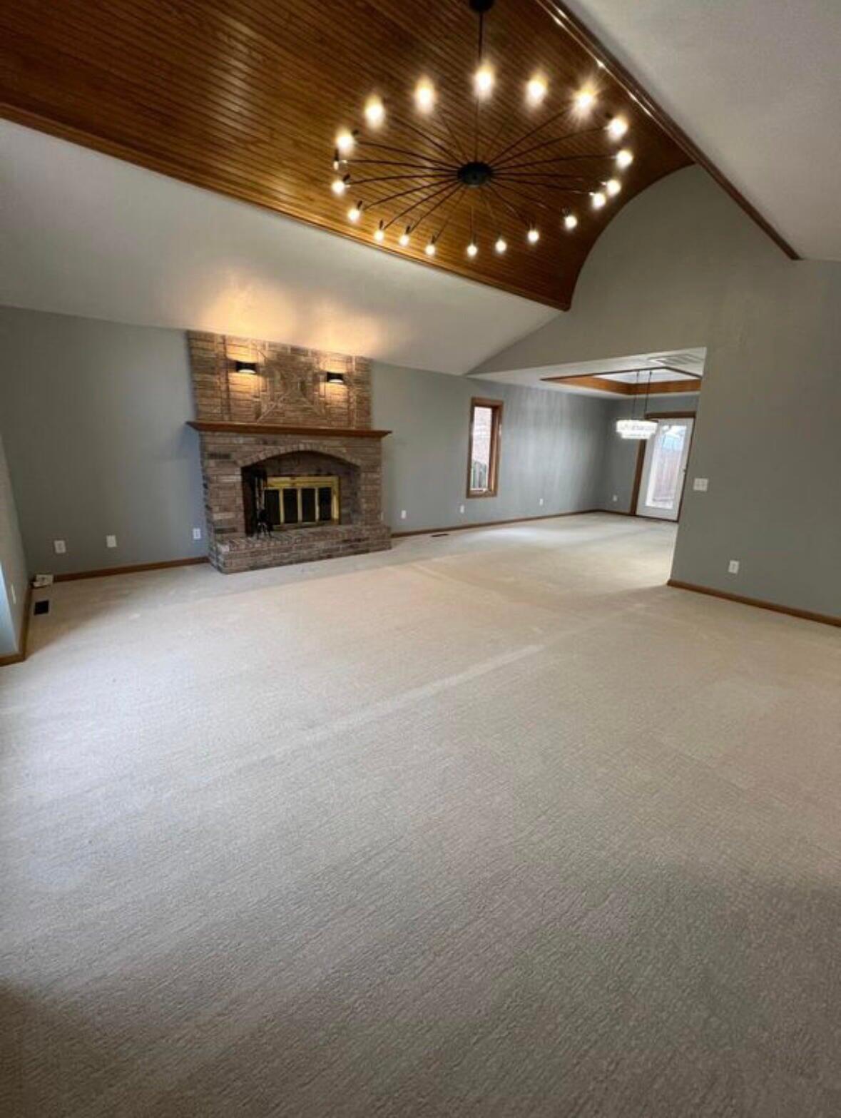 751 West Sherwood Drive Property Photo 11