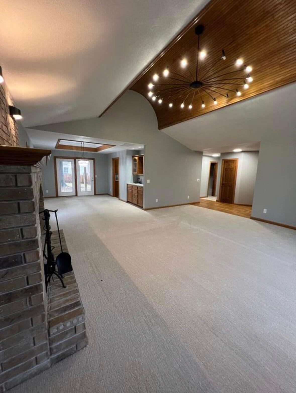 751 West Sherwood Drive Property Photo 12