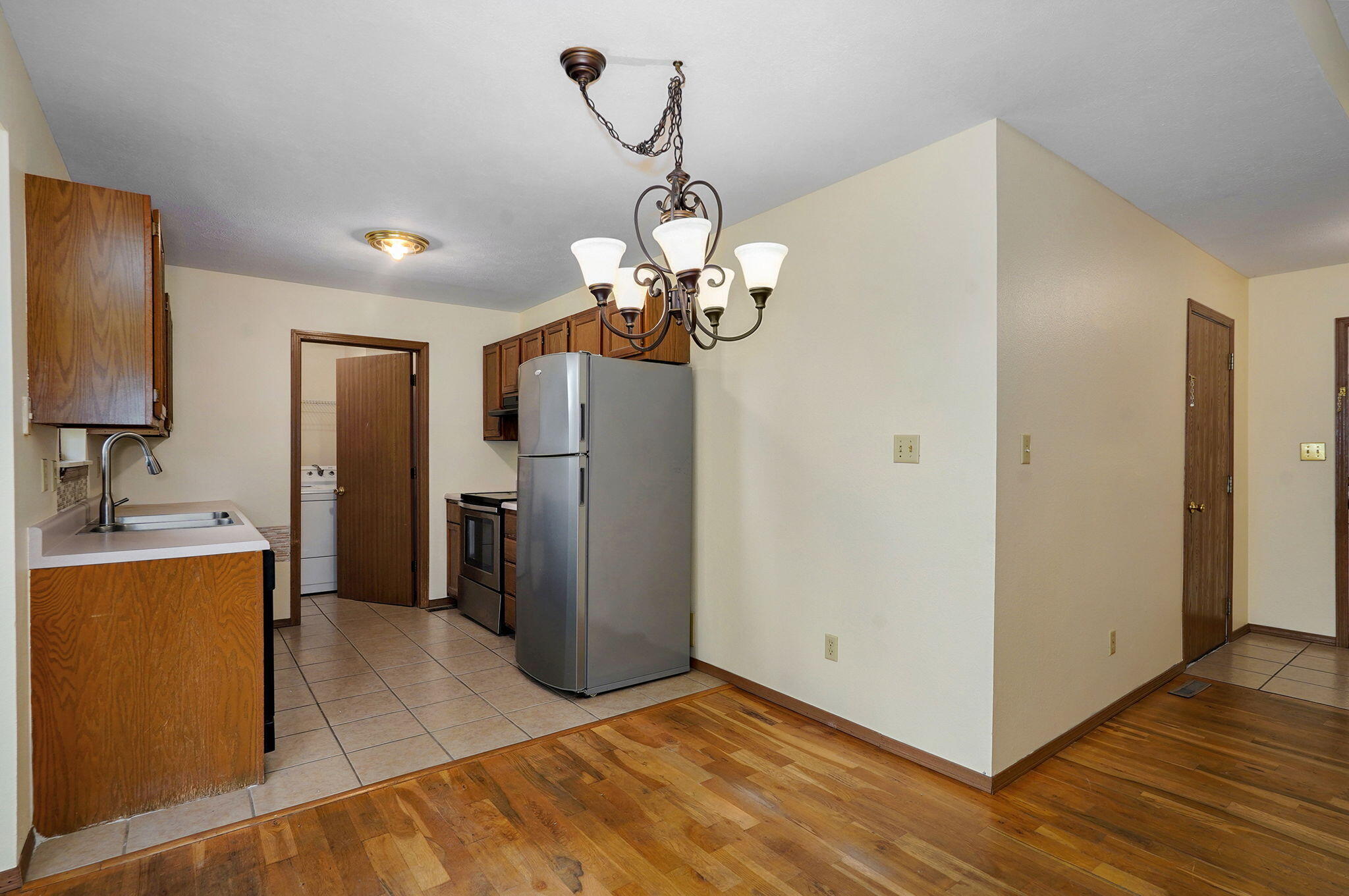 2455 West Roxbury Street Property Photo 9