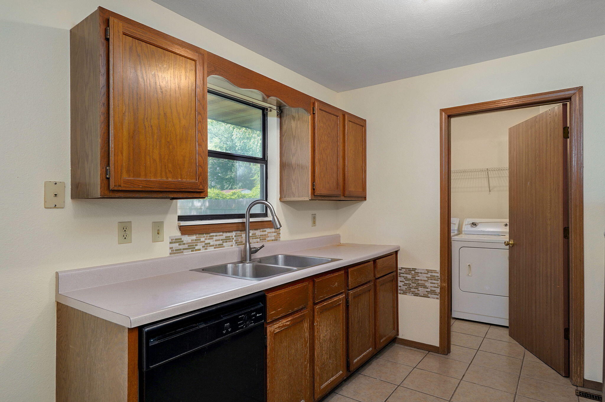 2455 West Roxbury Street Property Photo 10
