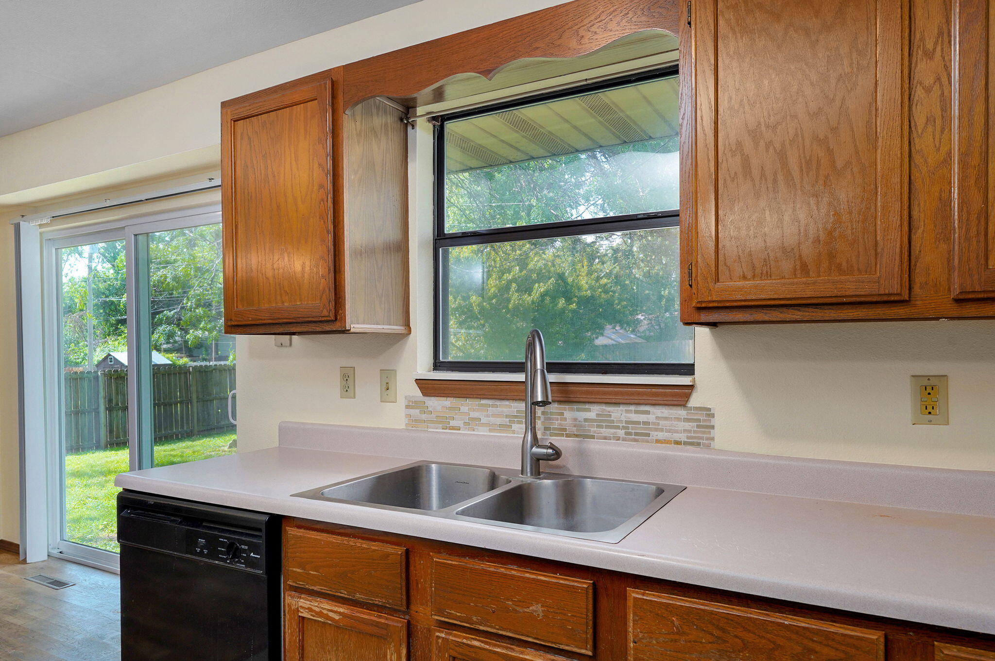 2455 West Roxbury Street Property Photo 11