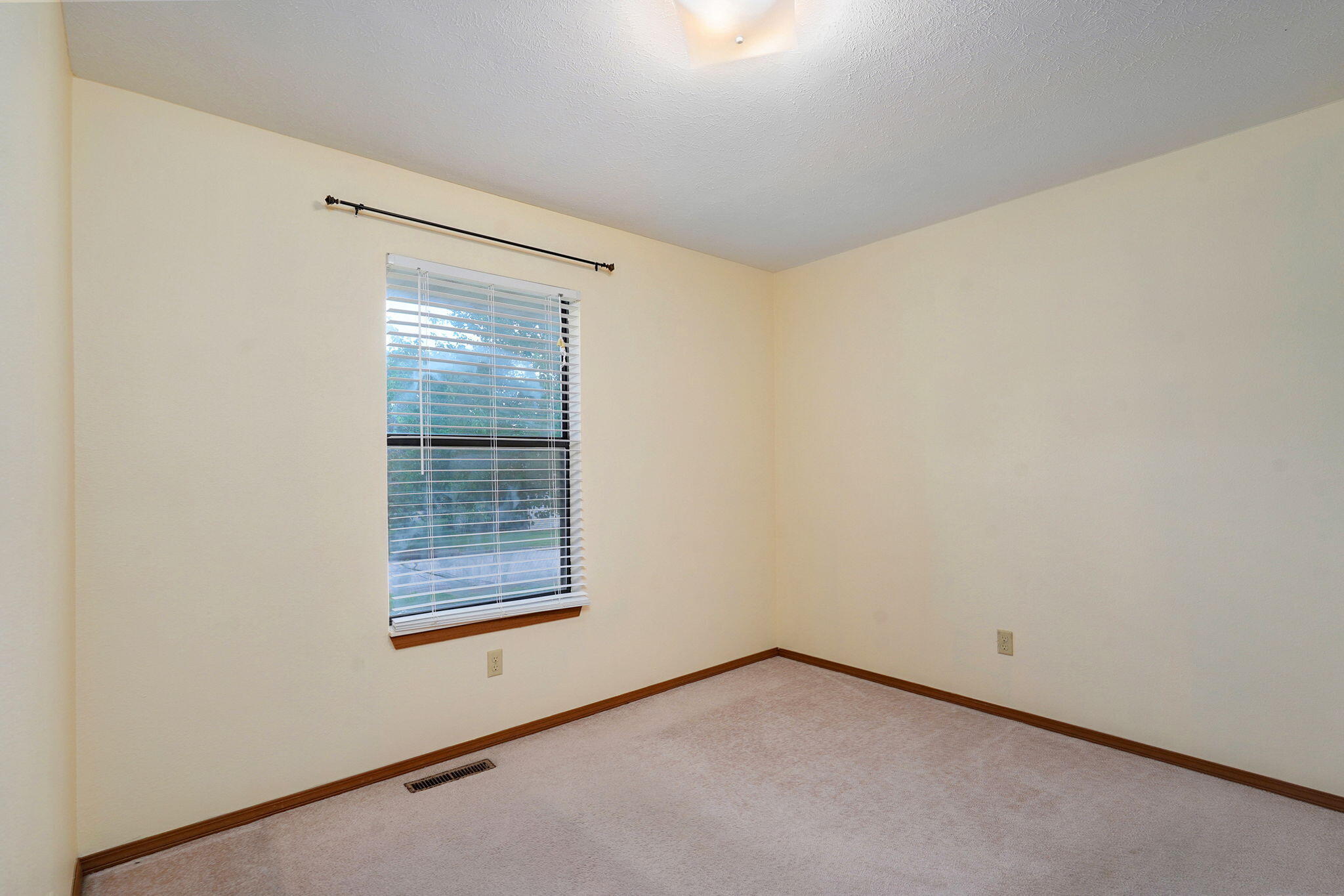 2455 West Roxbury Street Property Photo 17