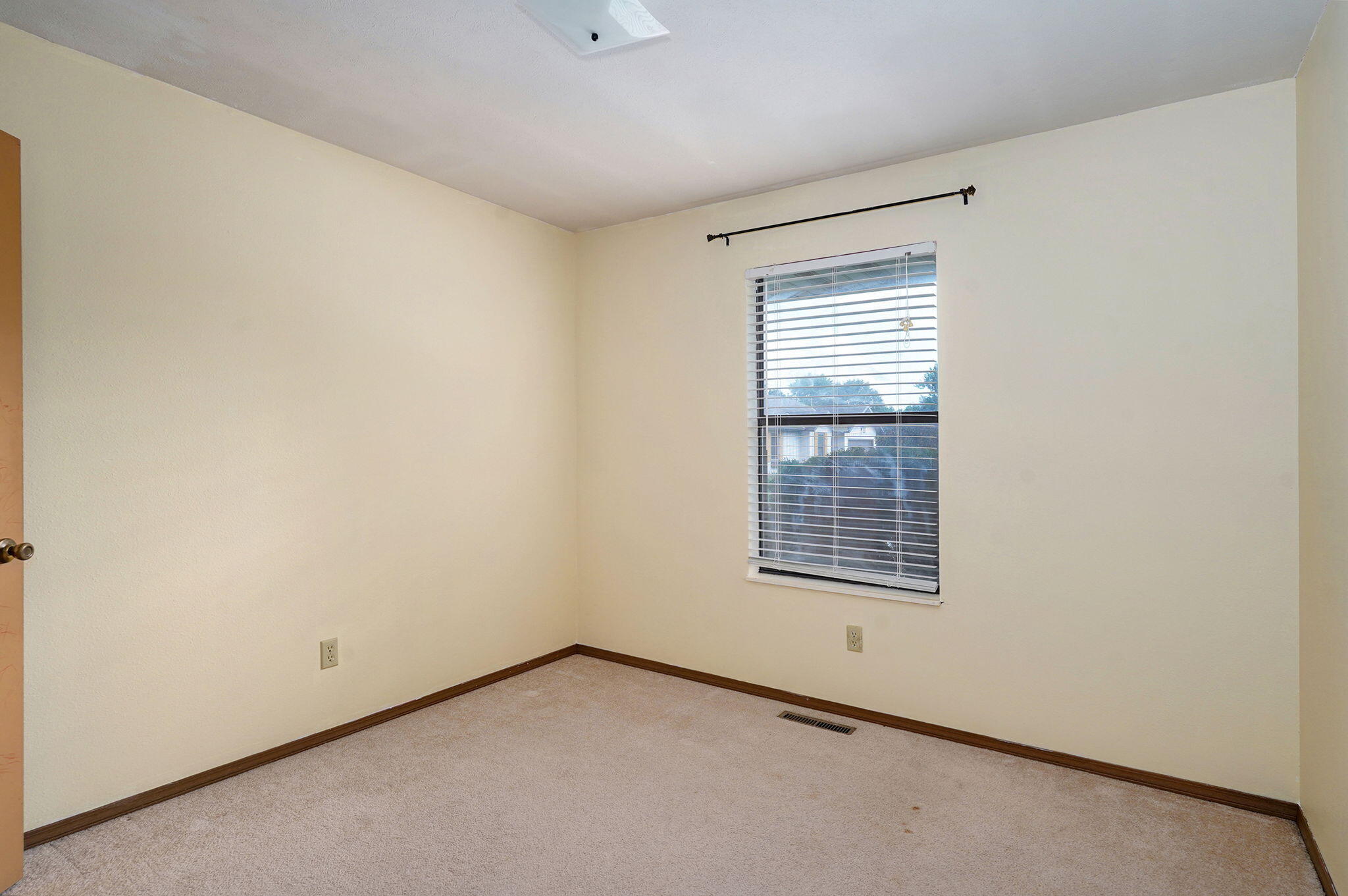 2455 West Roxbury Street Property Photo 18