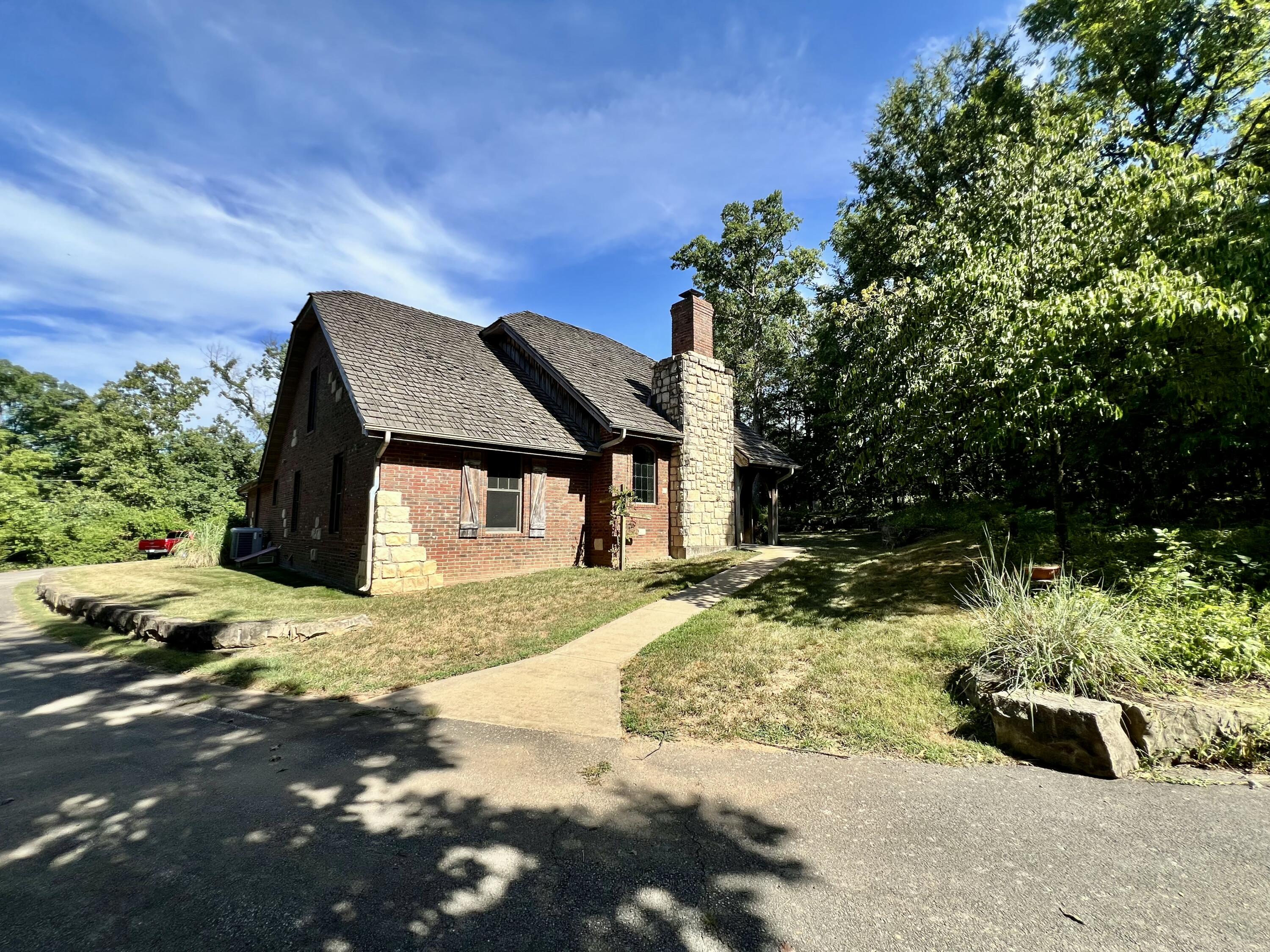 646 Rosewood Drive Property Photo 3