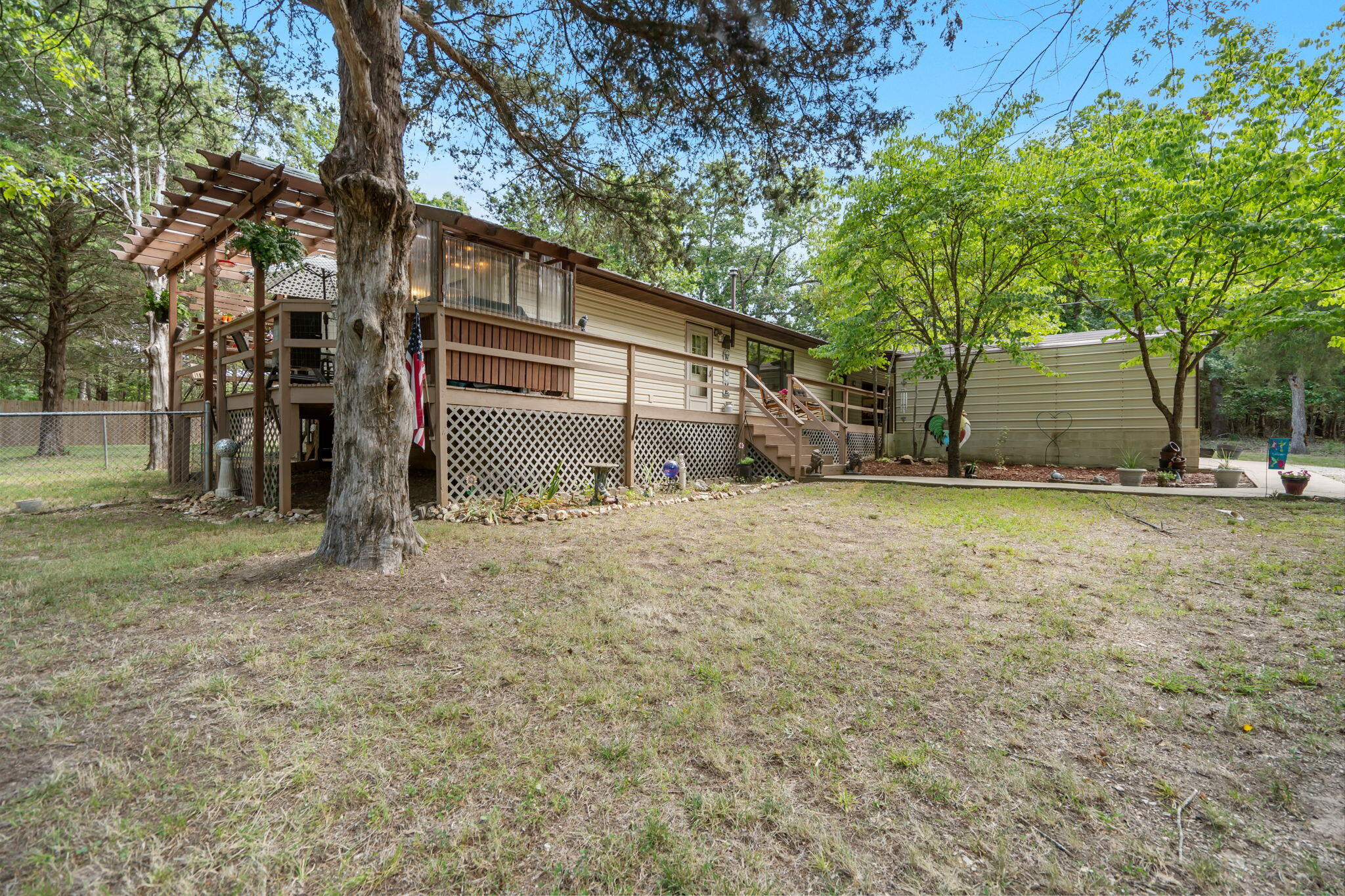 1101 Lake Bluff Drive Property Photo 3