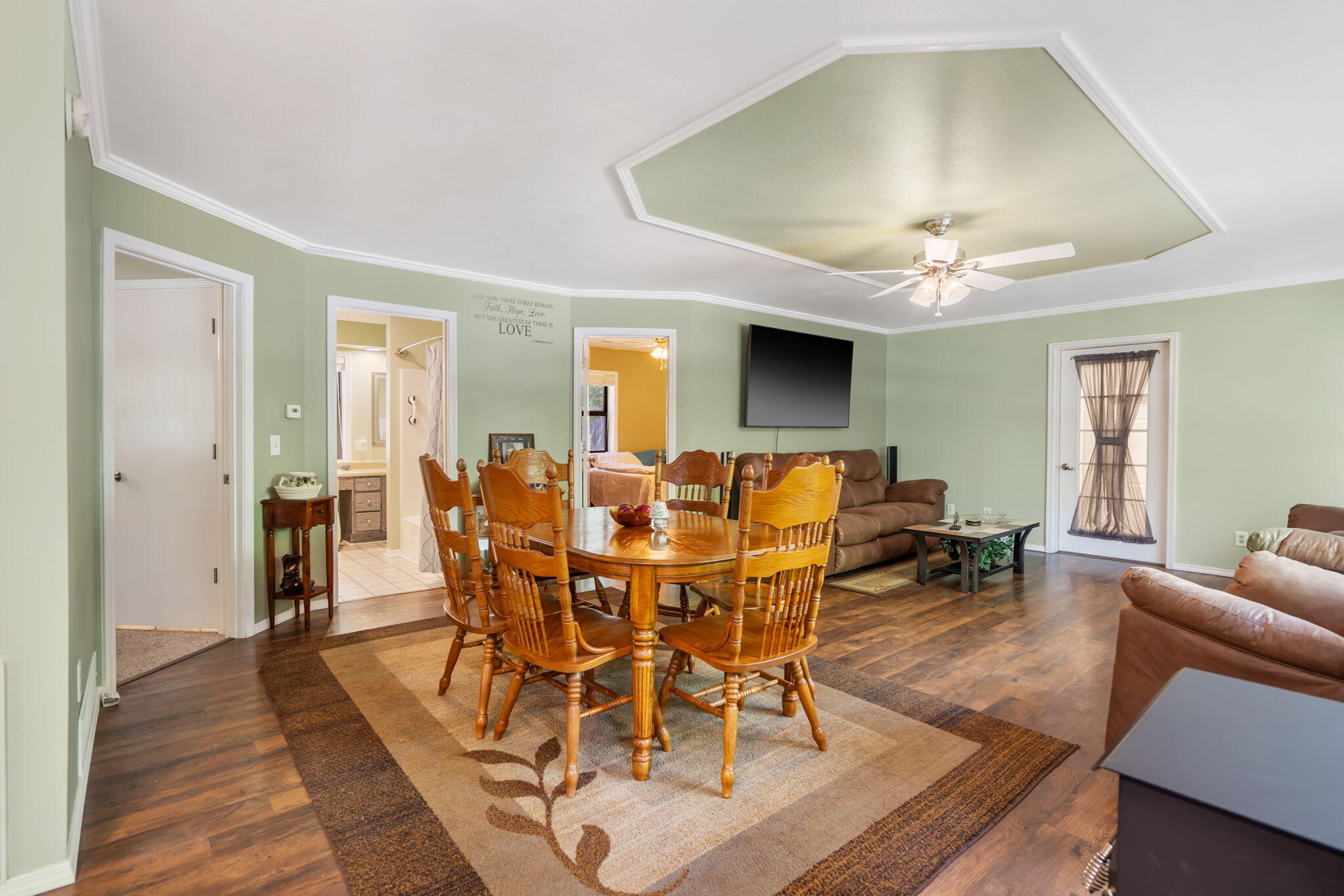 1101 Lake Bluff Drive Property Photo 16