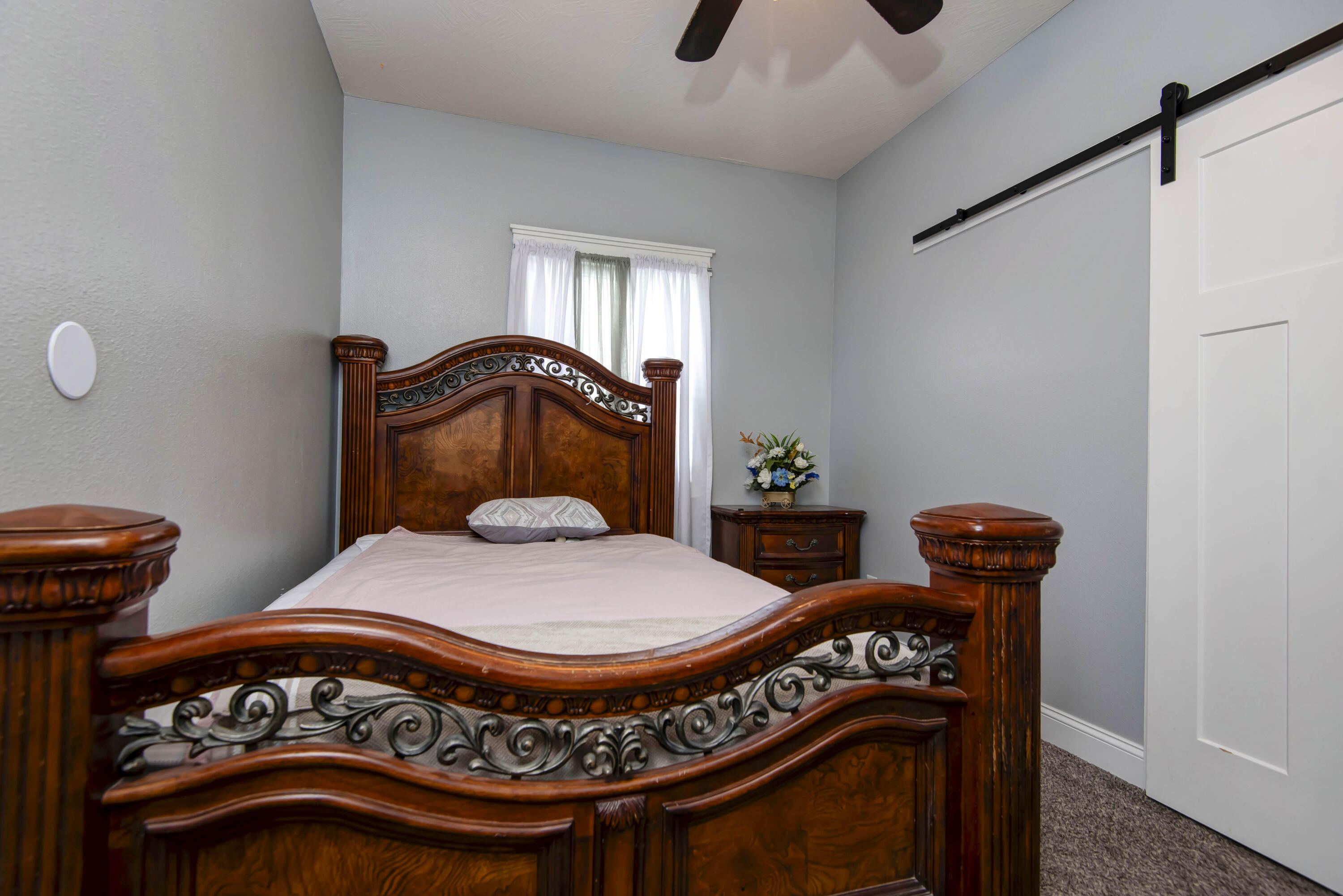 1876 North Robberson Avenue Property Photo 8